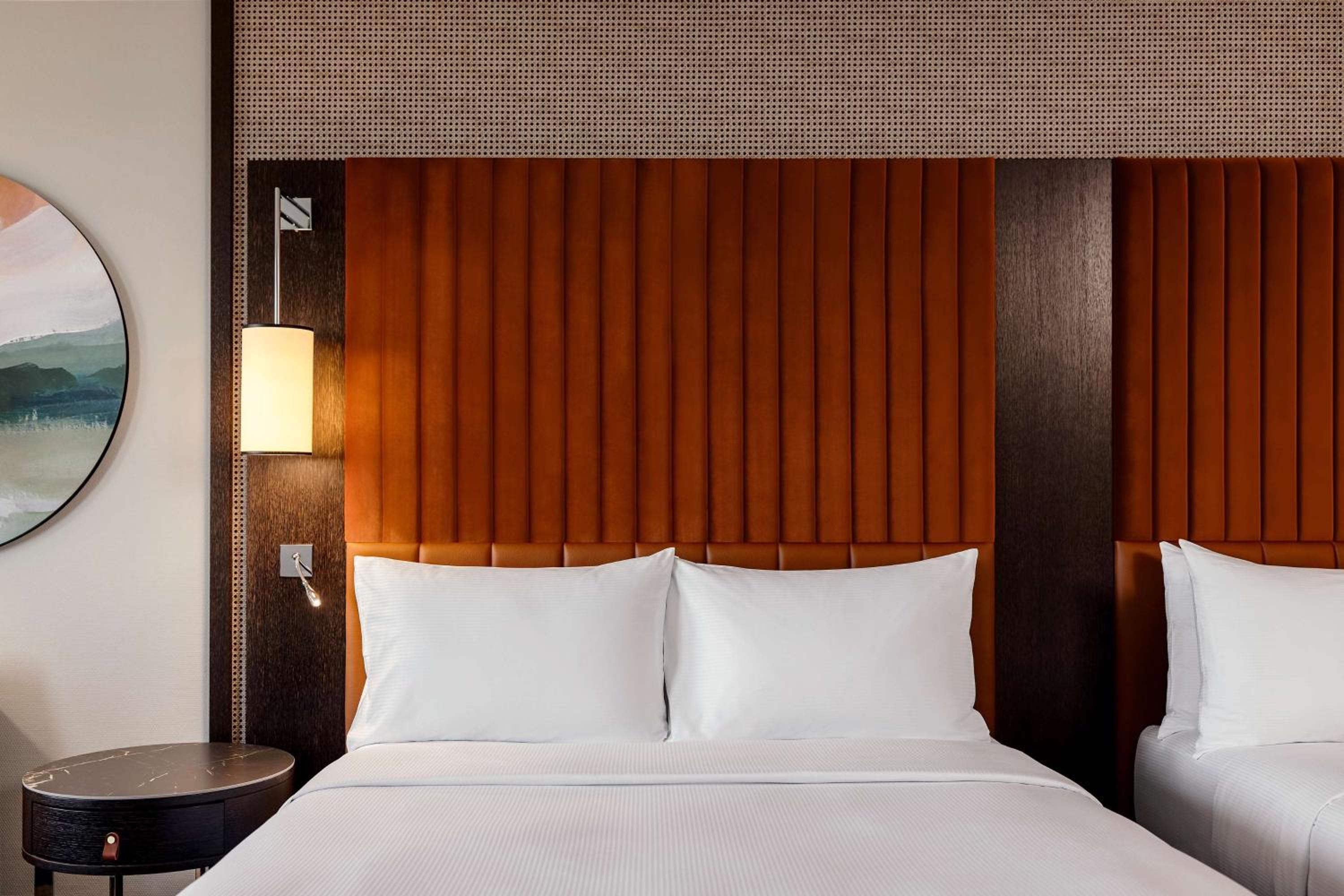 Executive Queen Room with Two Queen Beds - Photo 2