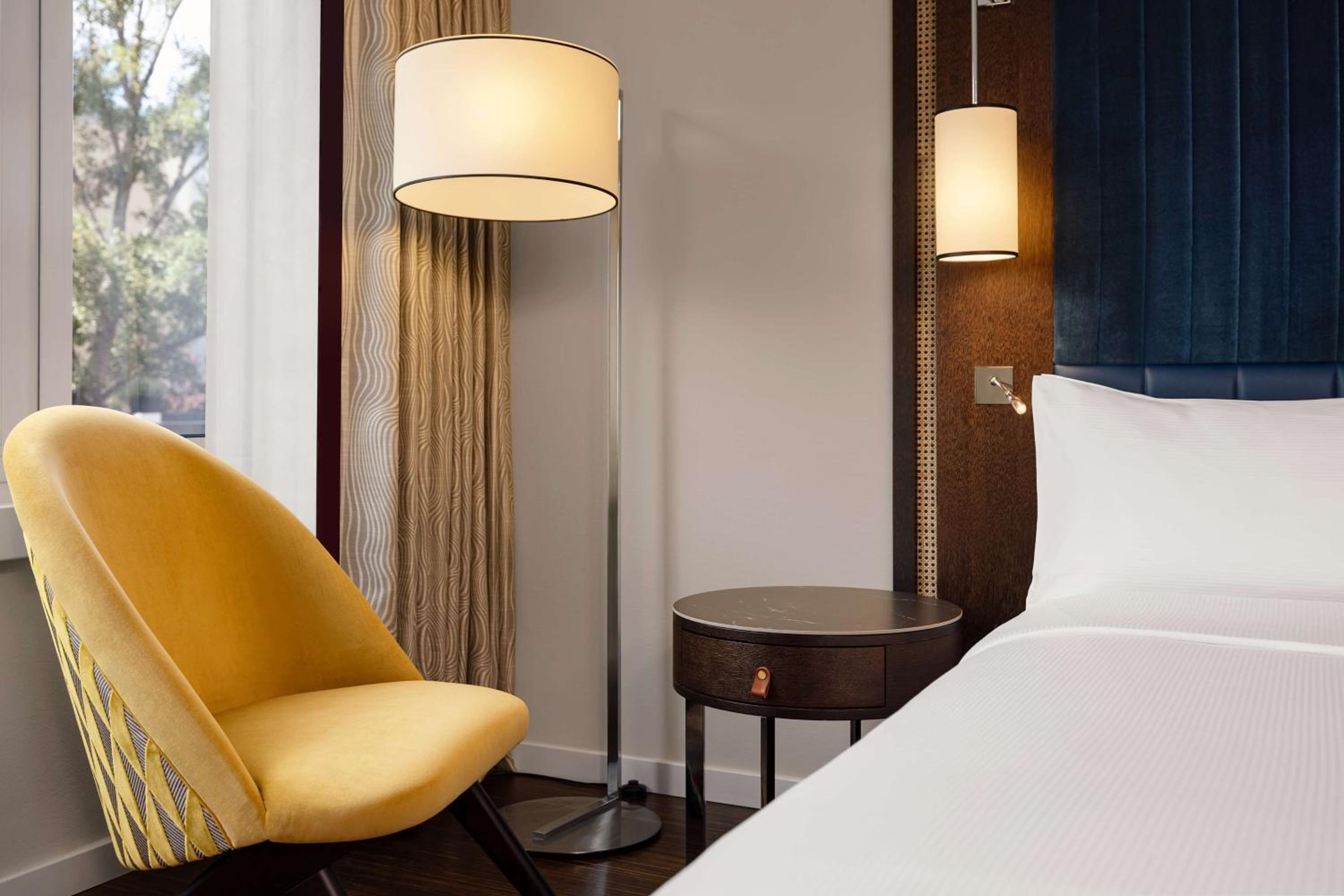 King Room - Mobility Accessible - Photo 2