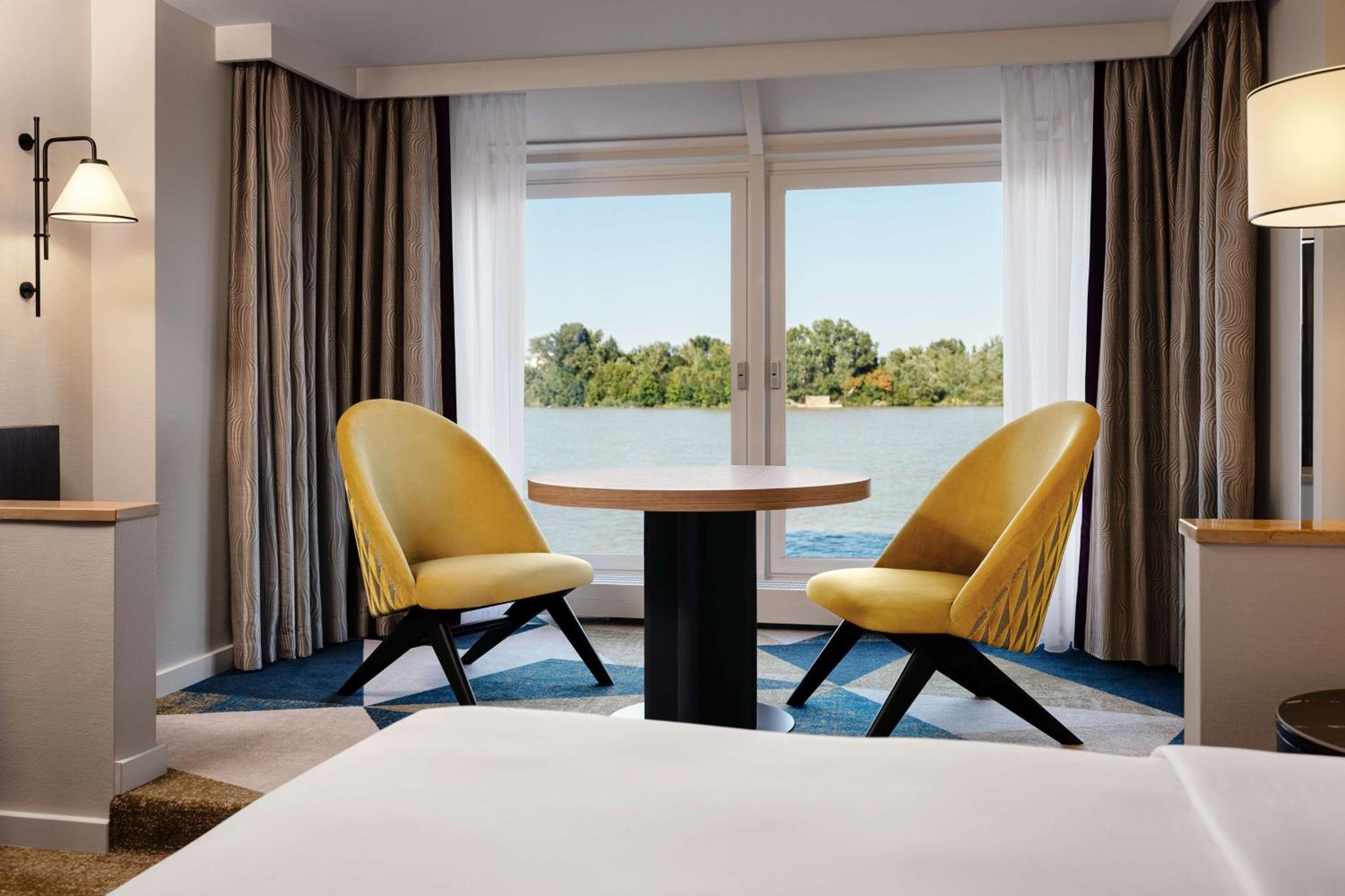 Waterfront Deluxe King Room photo 3