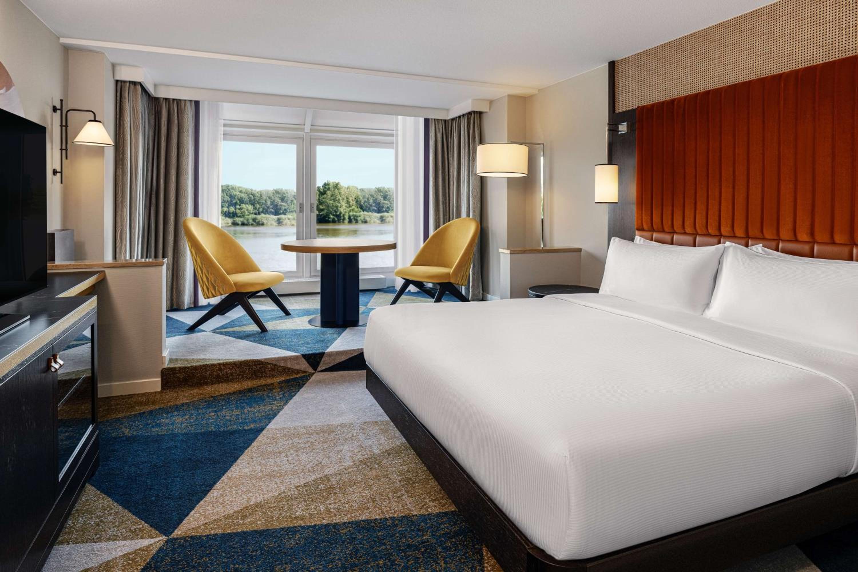 Waterfront Deluxe King Room photo 1