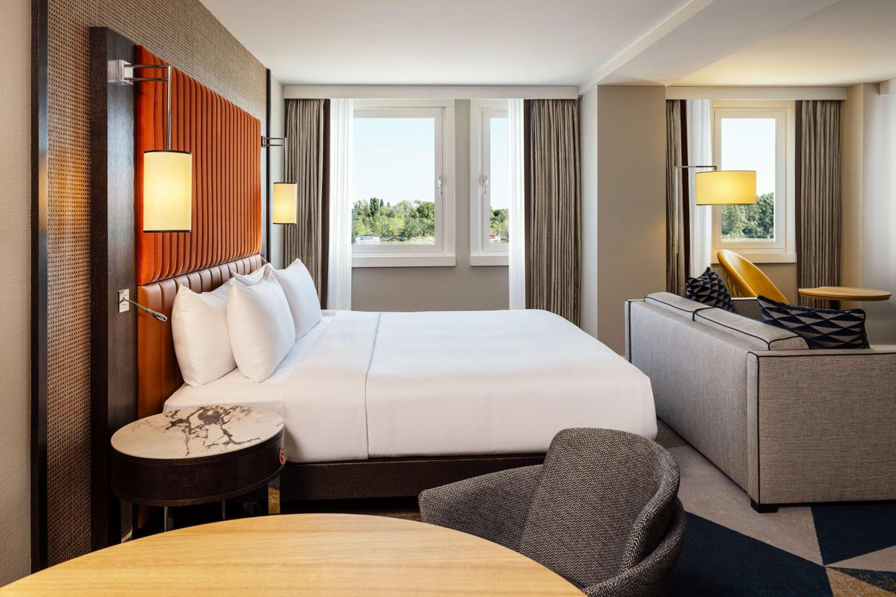 Waterfront King Suite - Photo 2