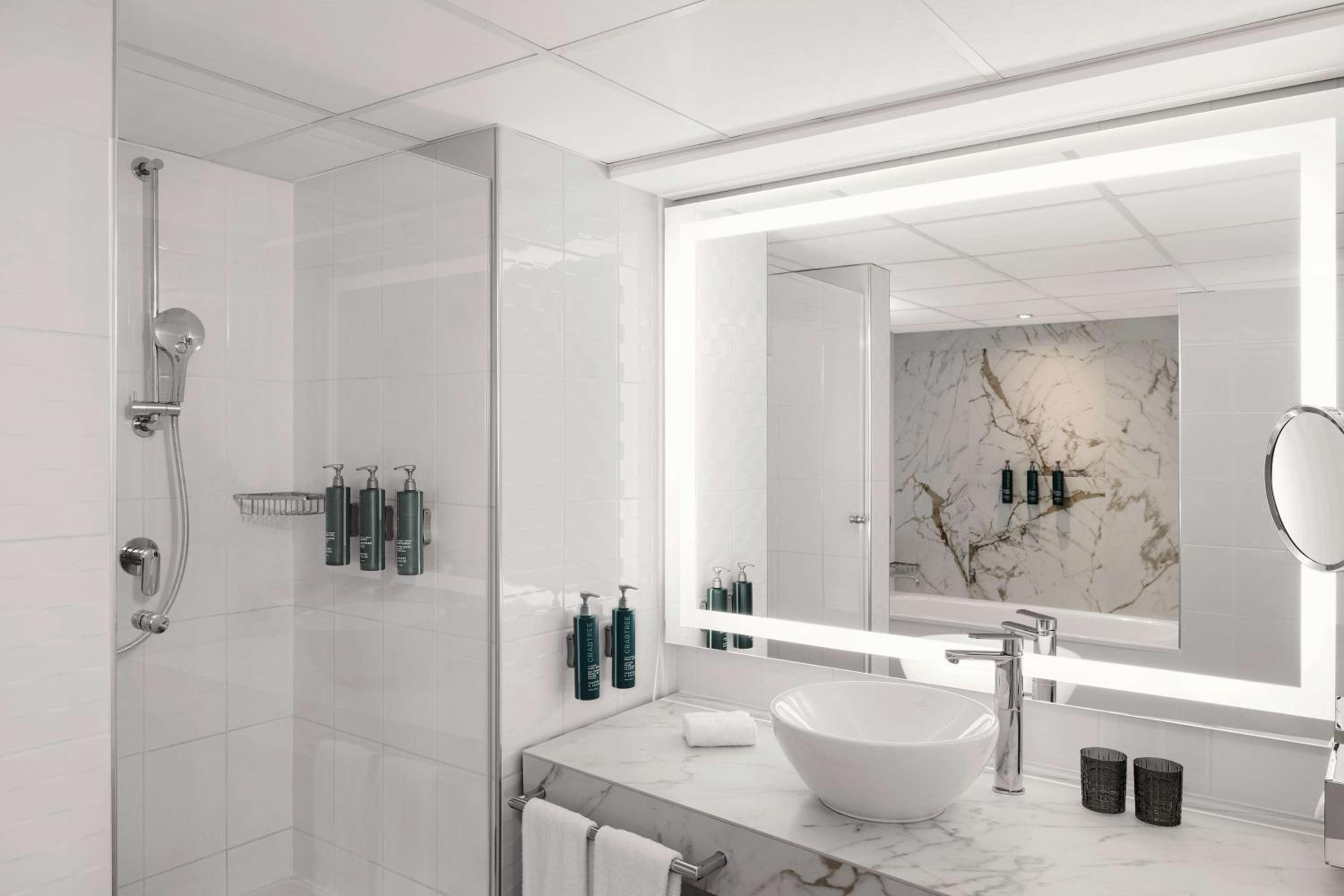 Waterfront King Suite - Photo 6