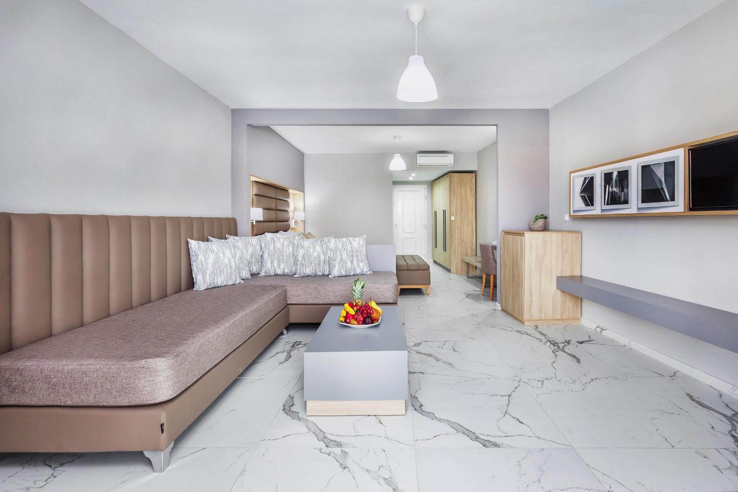 Deluxe Junior Suite photo 2