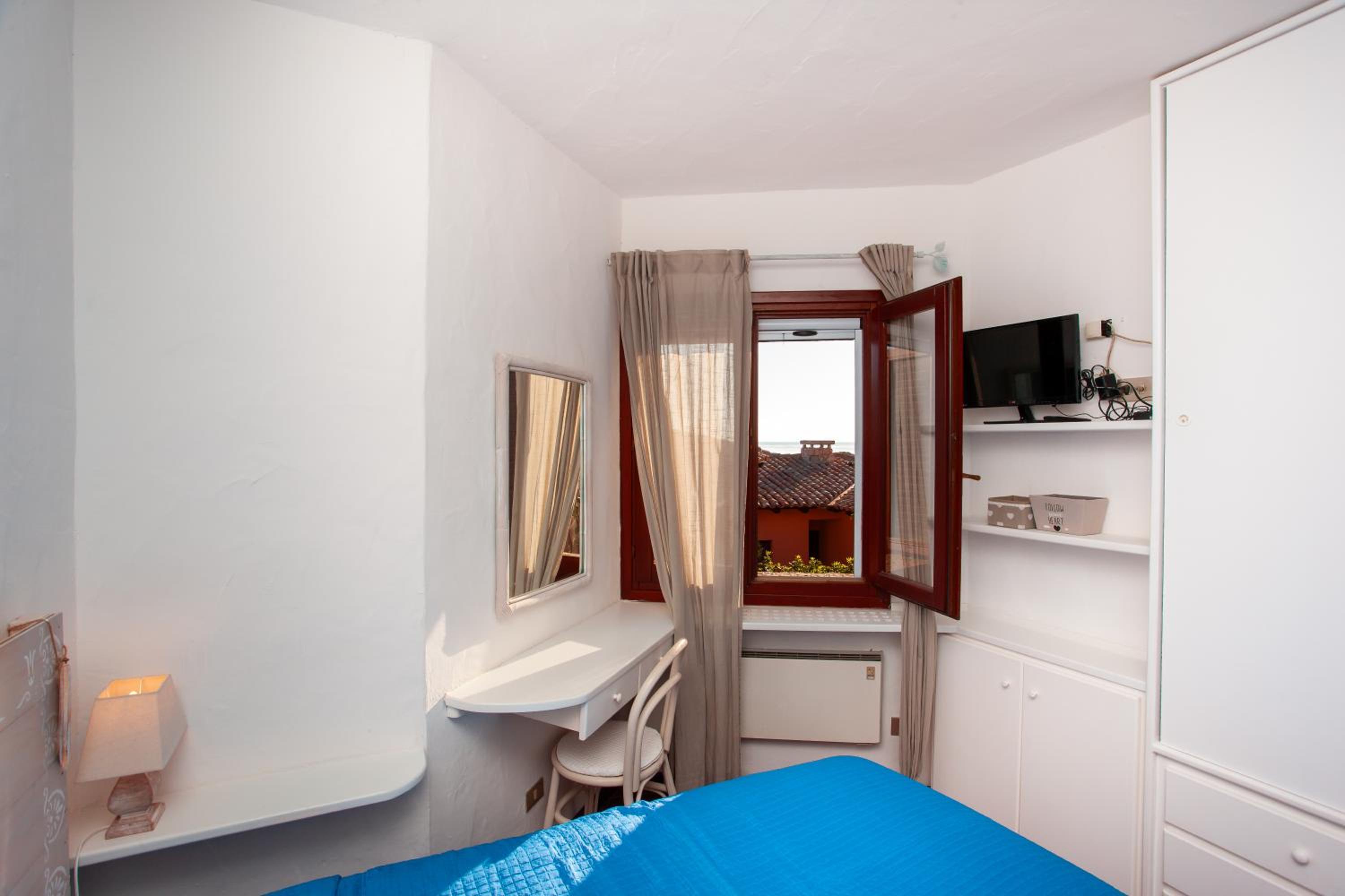 Two-Bedroom House photo 3