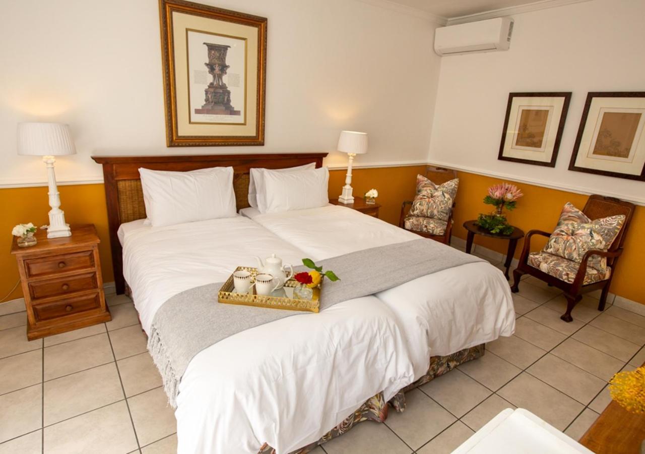 Large Twin Room - Photo 1