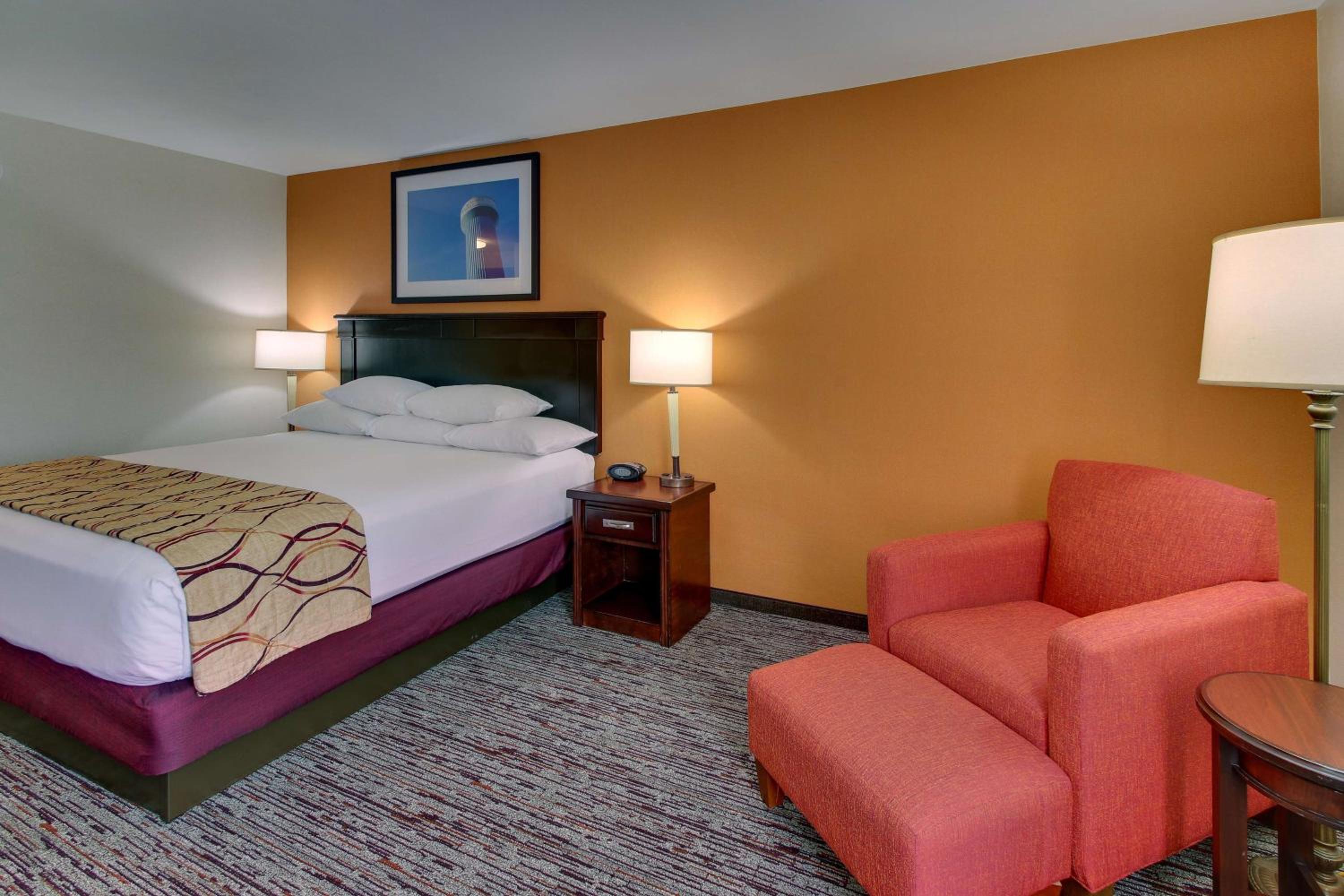 Deluxe King Room - Accessible, Tub photo 3