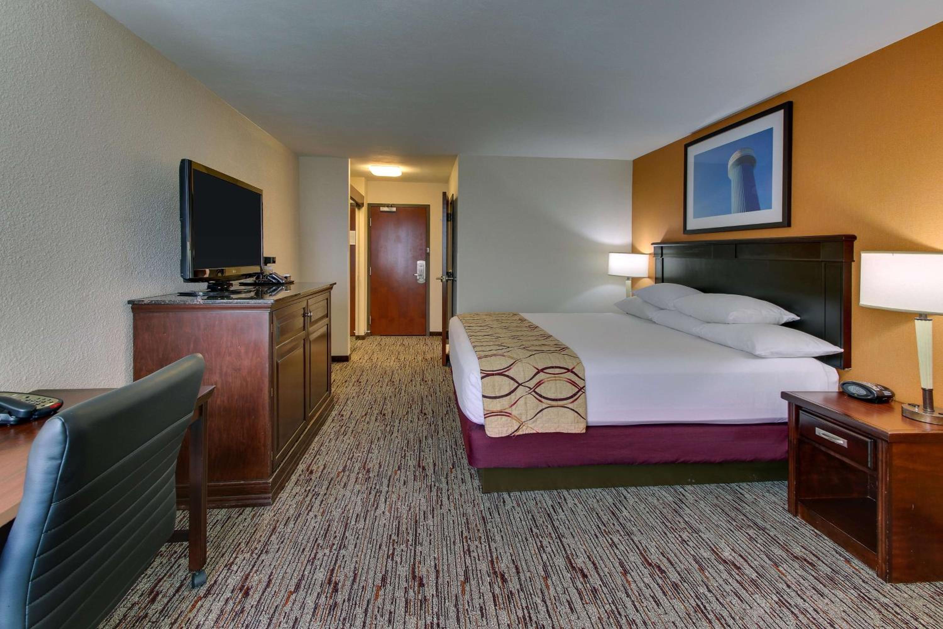 Deluxe King Room - Accessible, Roll-in Shower photo 2