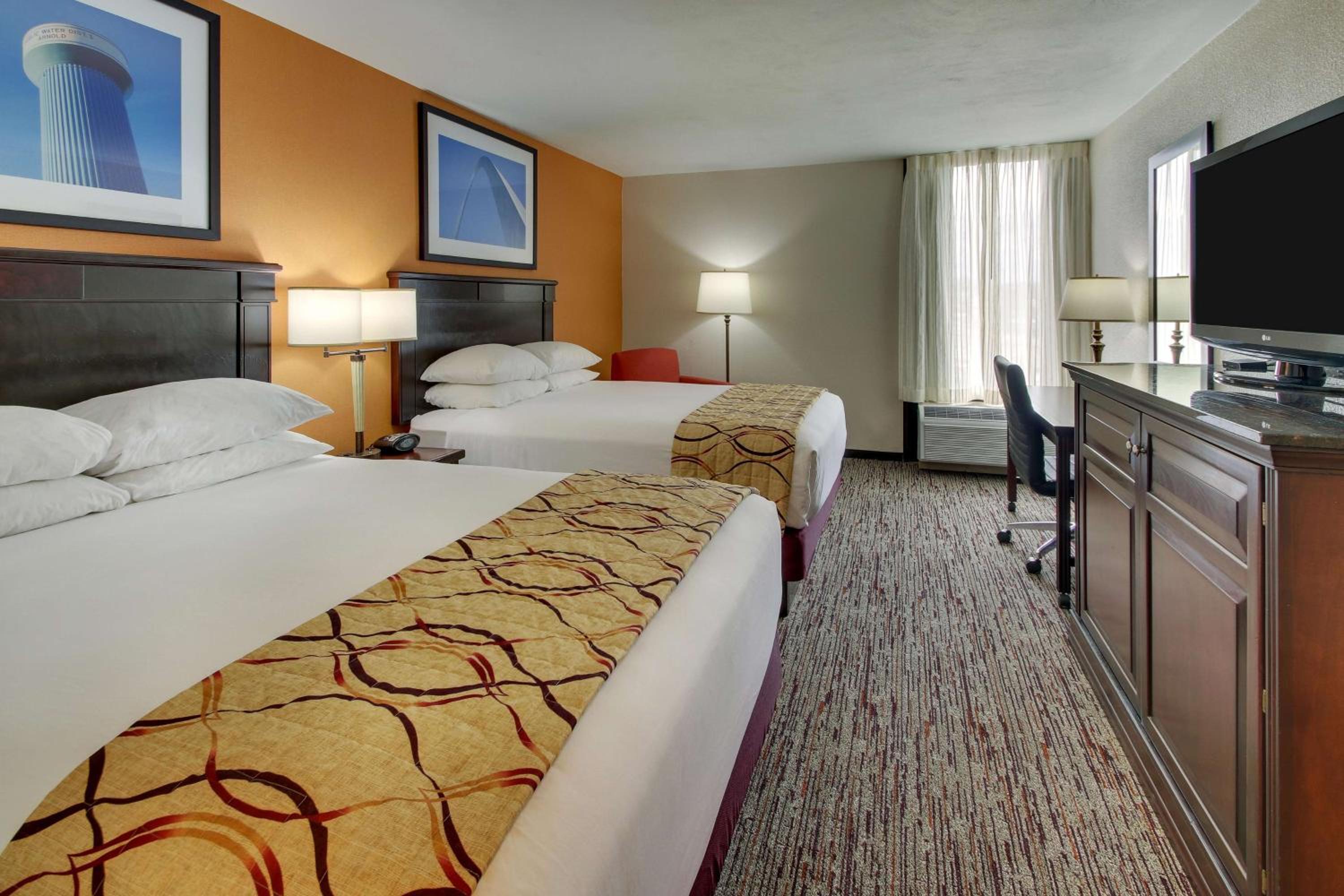 Deluxe Queen Room with Two Queen Beds photo 1