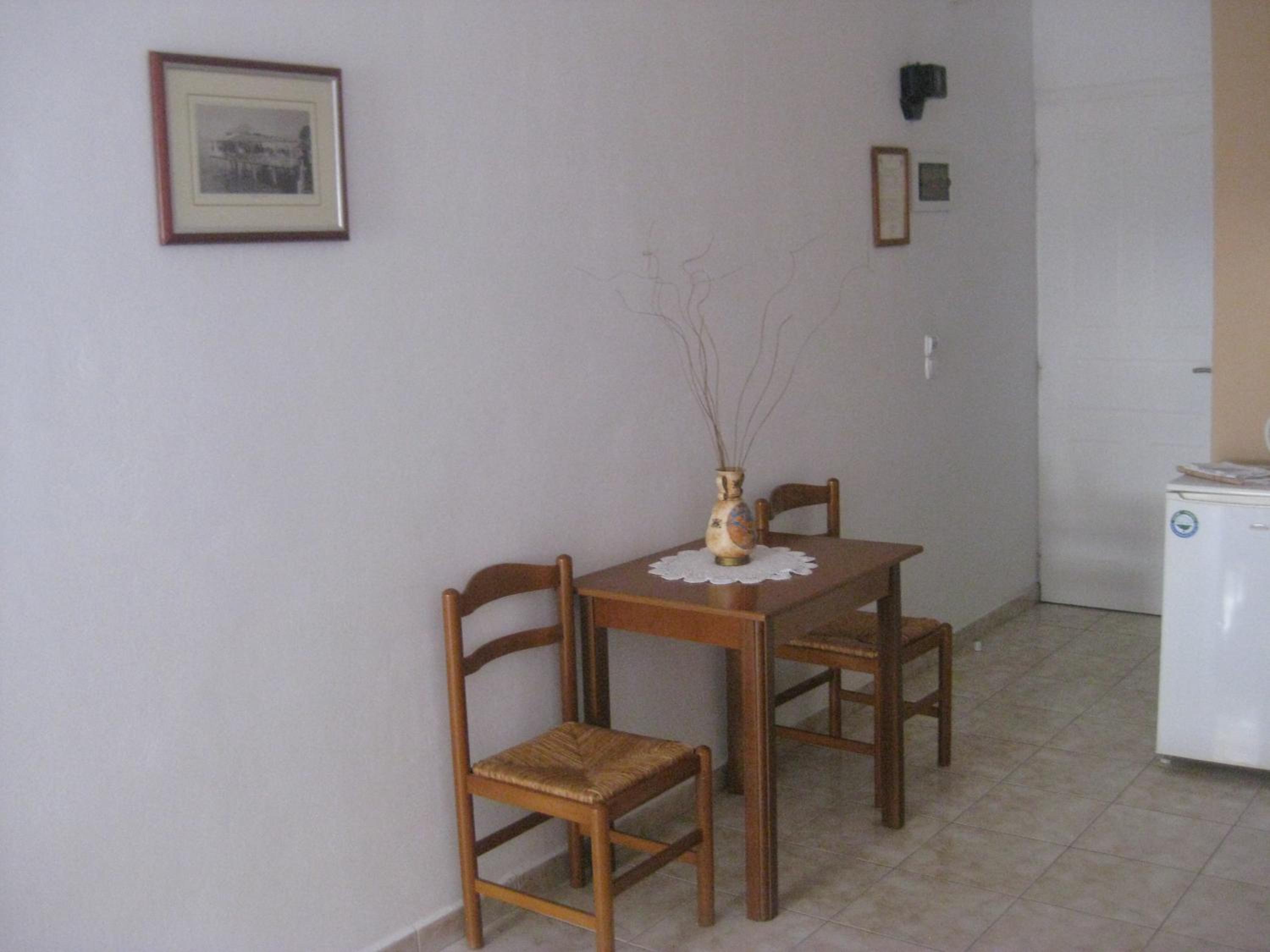 Studio with Balcony - Photo 5