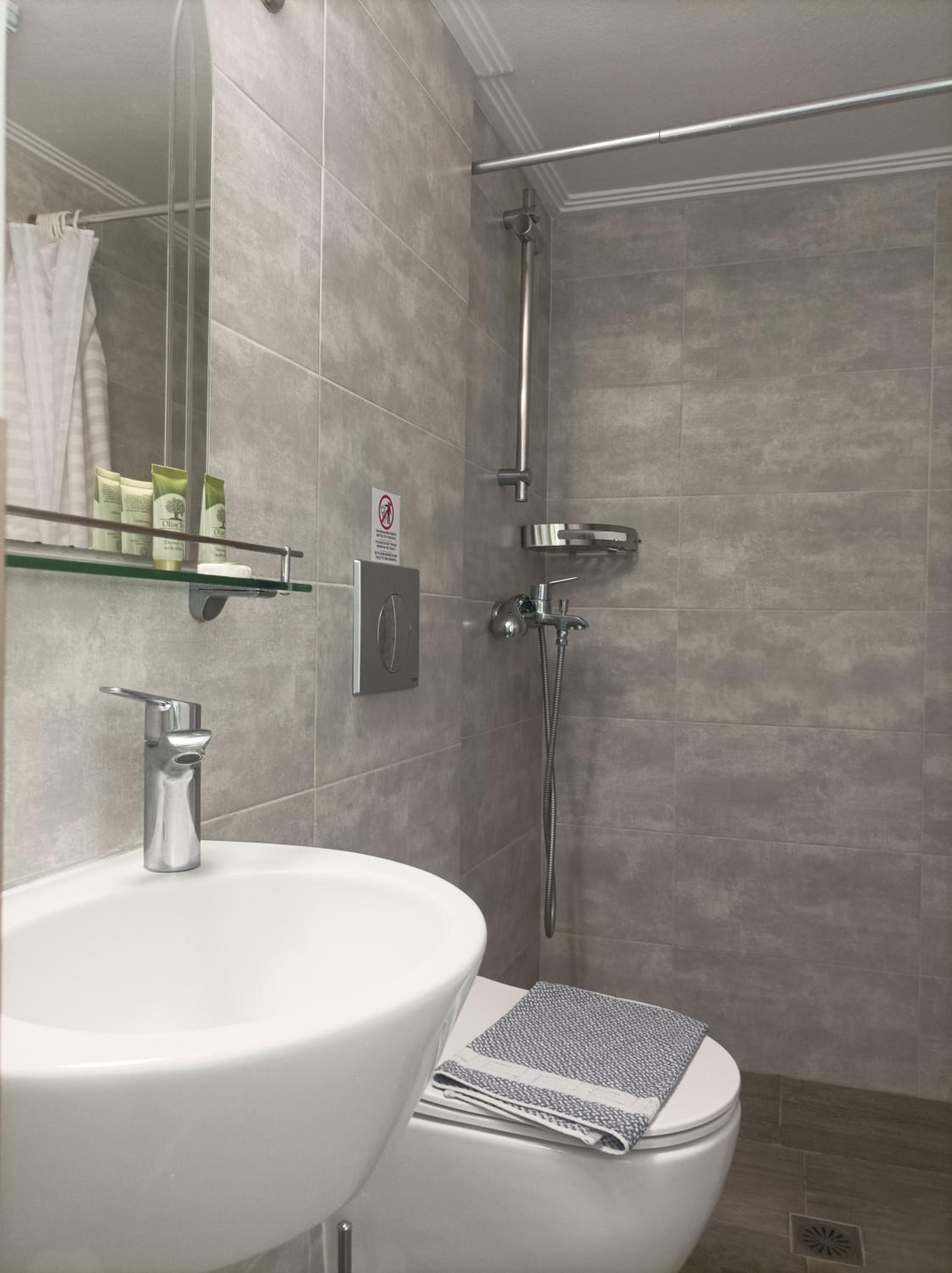 Studio (2 Adults) - Photo 10