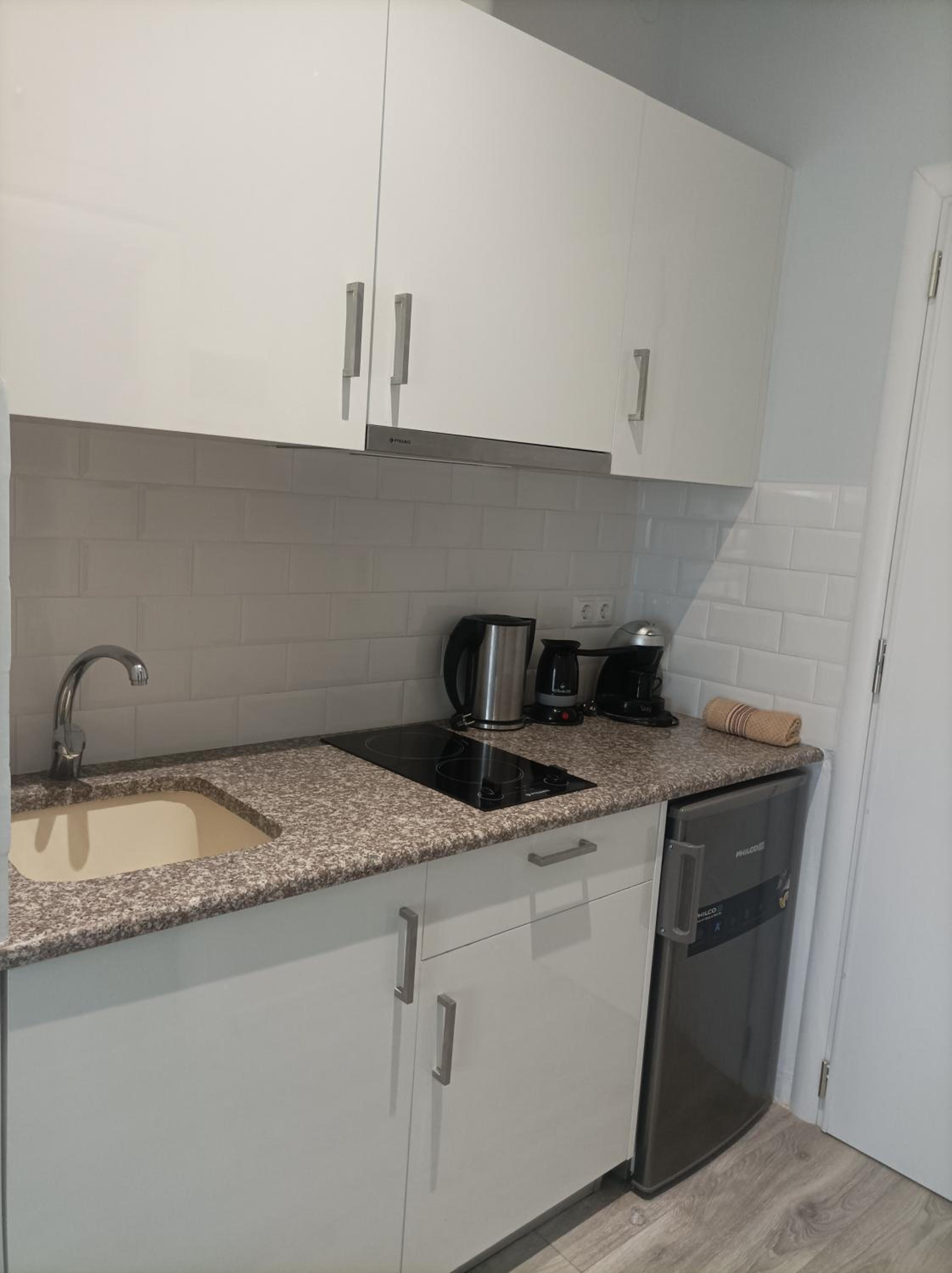 Studio (2 Adults) - Photo 29