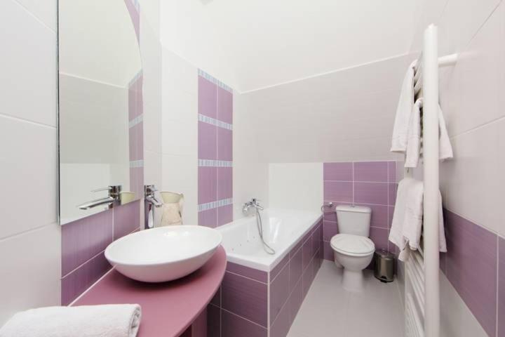 Studio (2 Adults) photo 3
