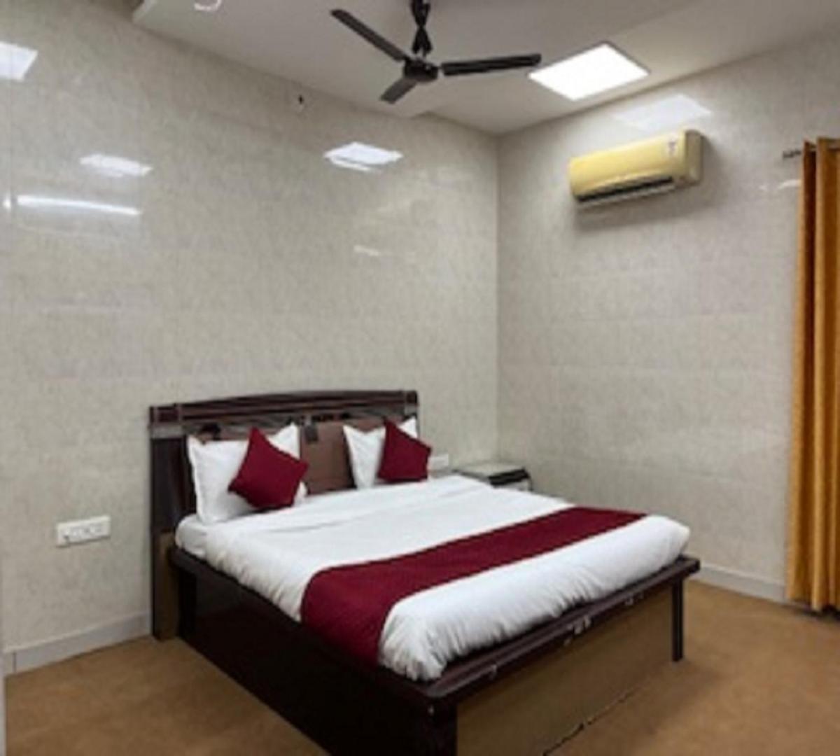 Deluxe Room - Photo 6