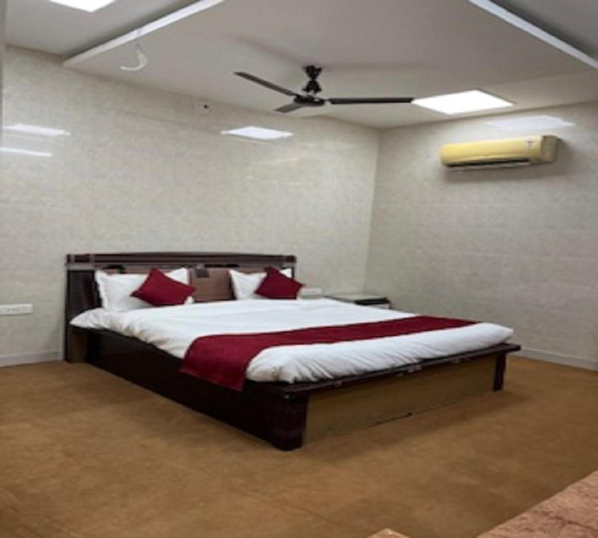 Deluxe Room - Photo 5