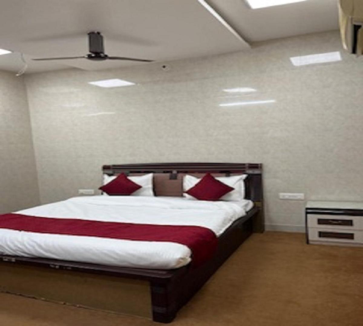 Deluxe Room - Photo 4