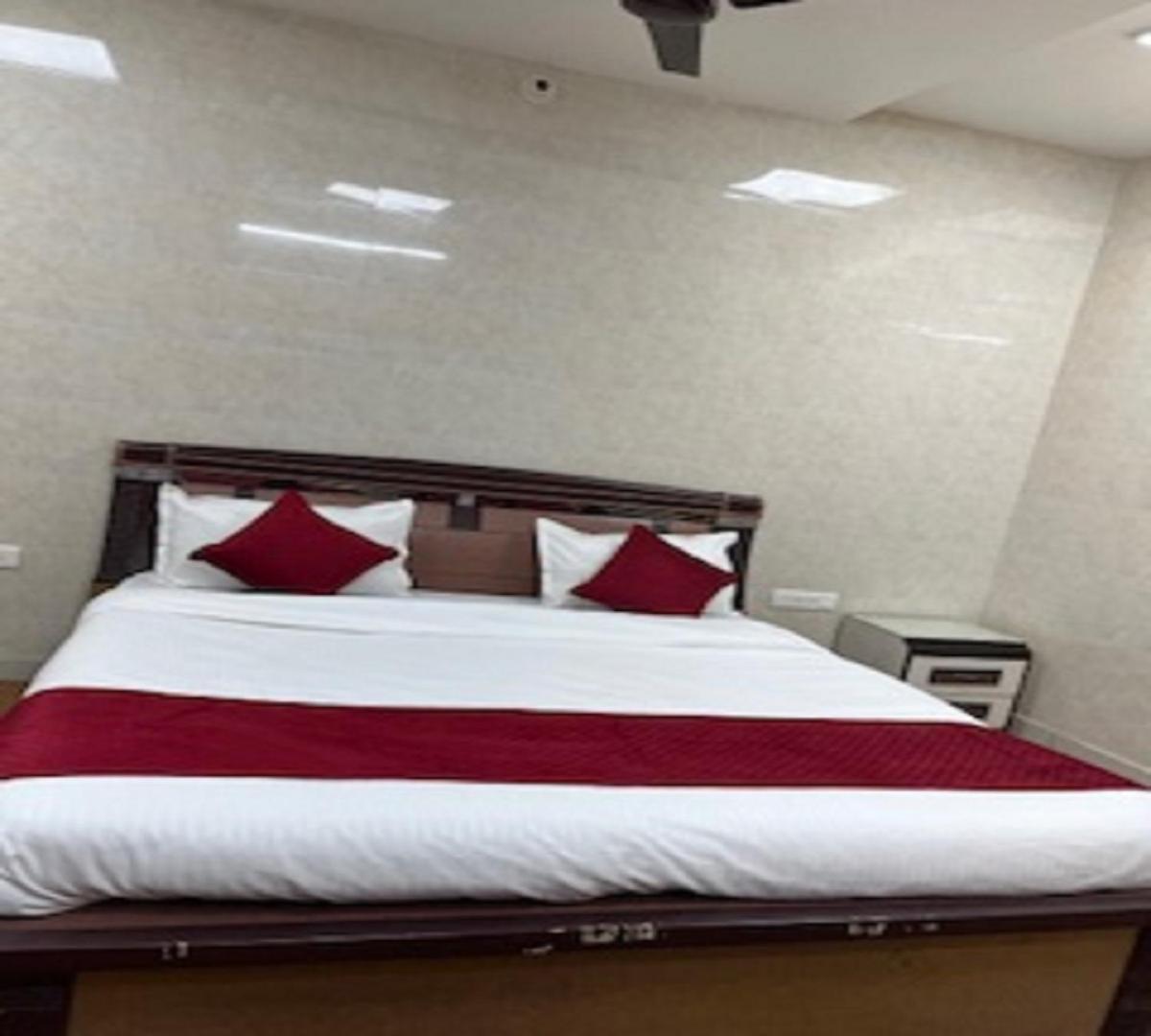 Deluxe Room - Photo 2