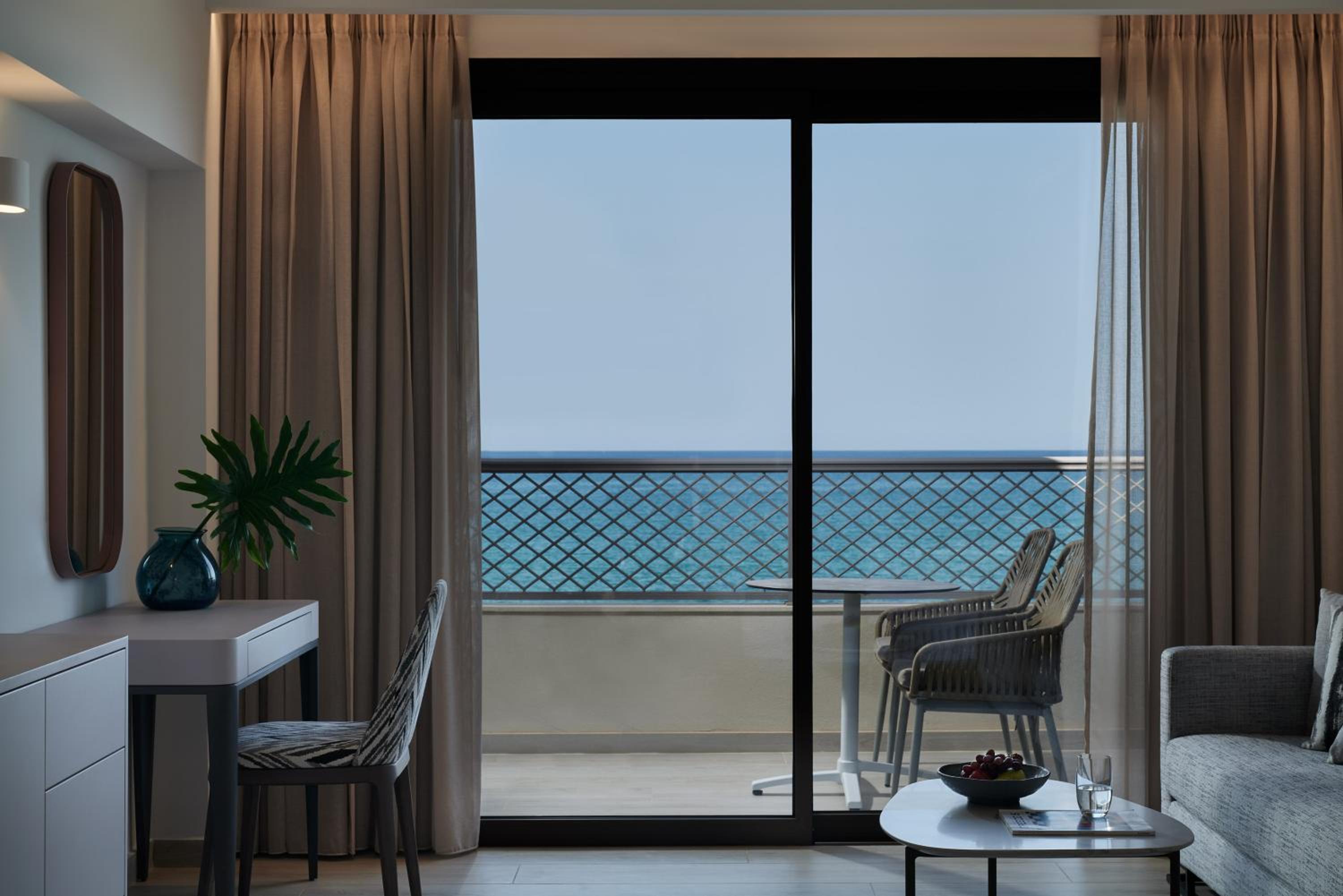 Junior Suite Sea Front - Photo 4