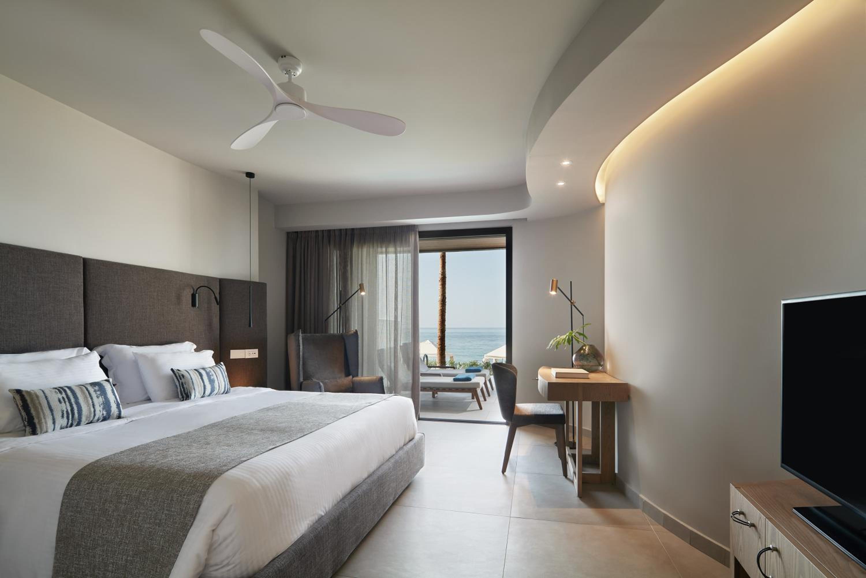 Executive Suite Sea Front with Private Pool