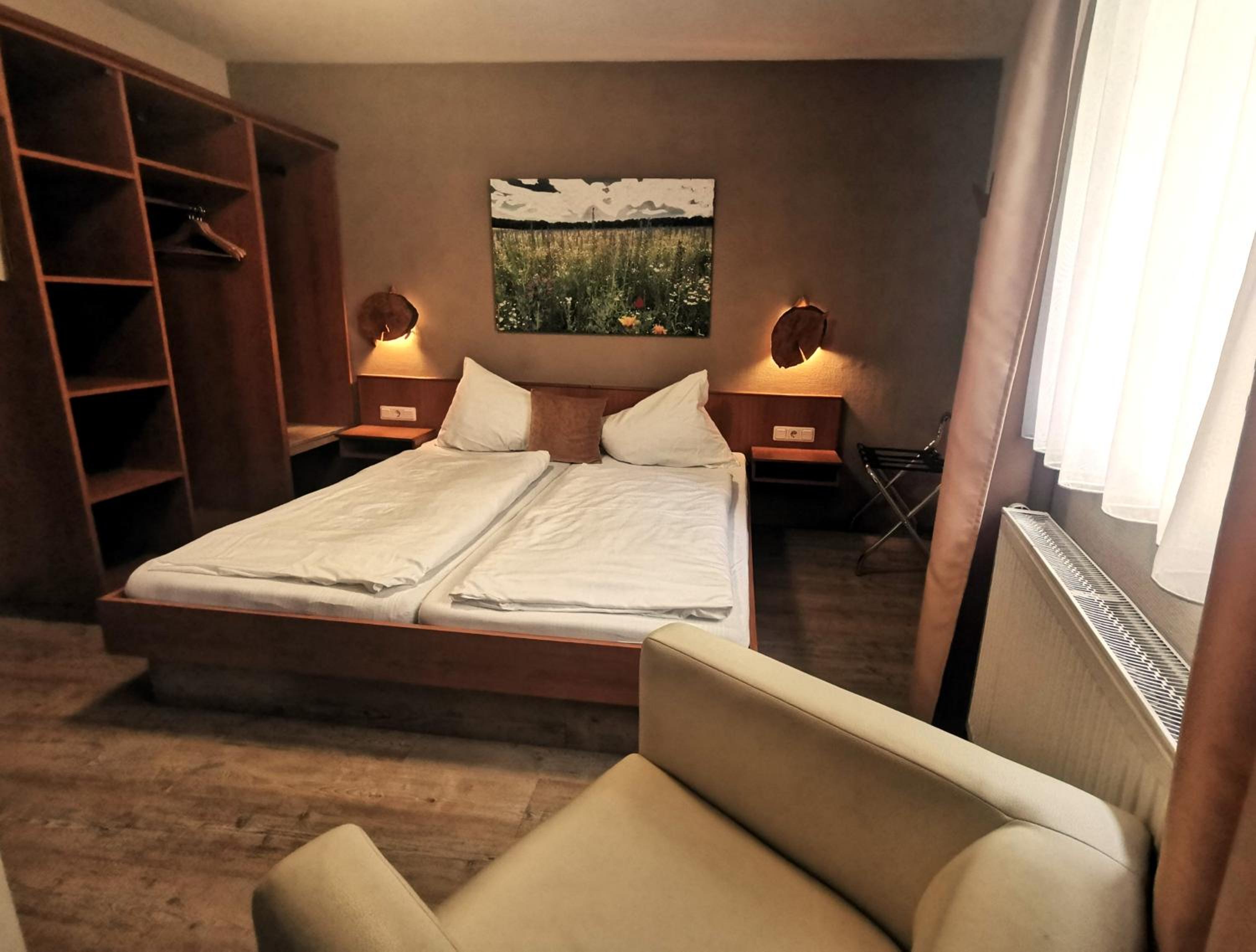 Basic Single Room photo 2