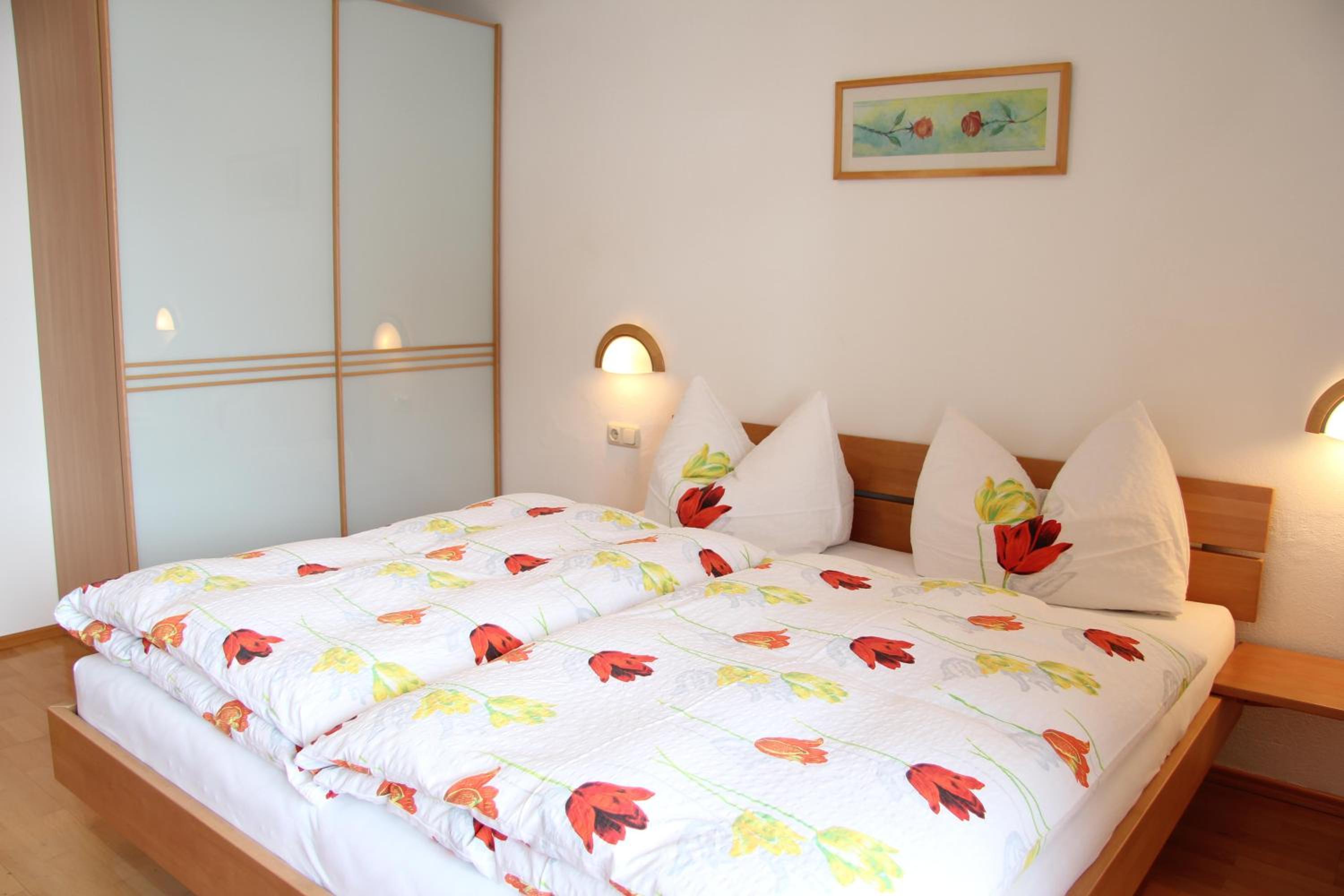 Three-Bedroom Apartment with Shower photo 3