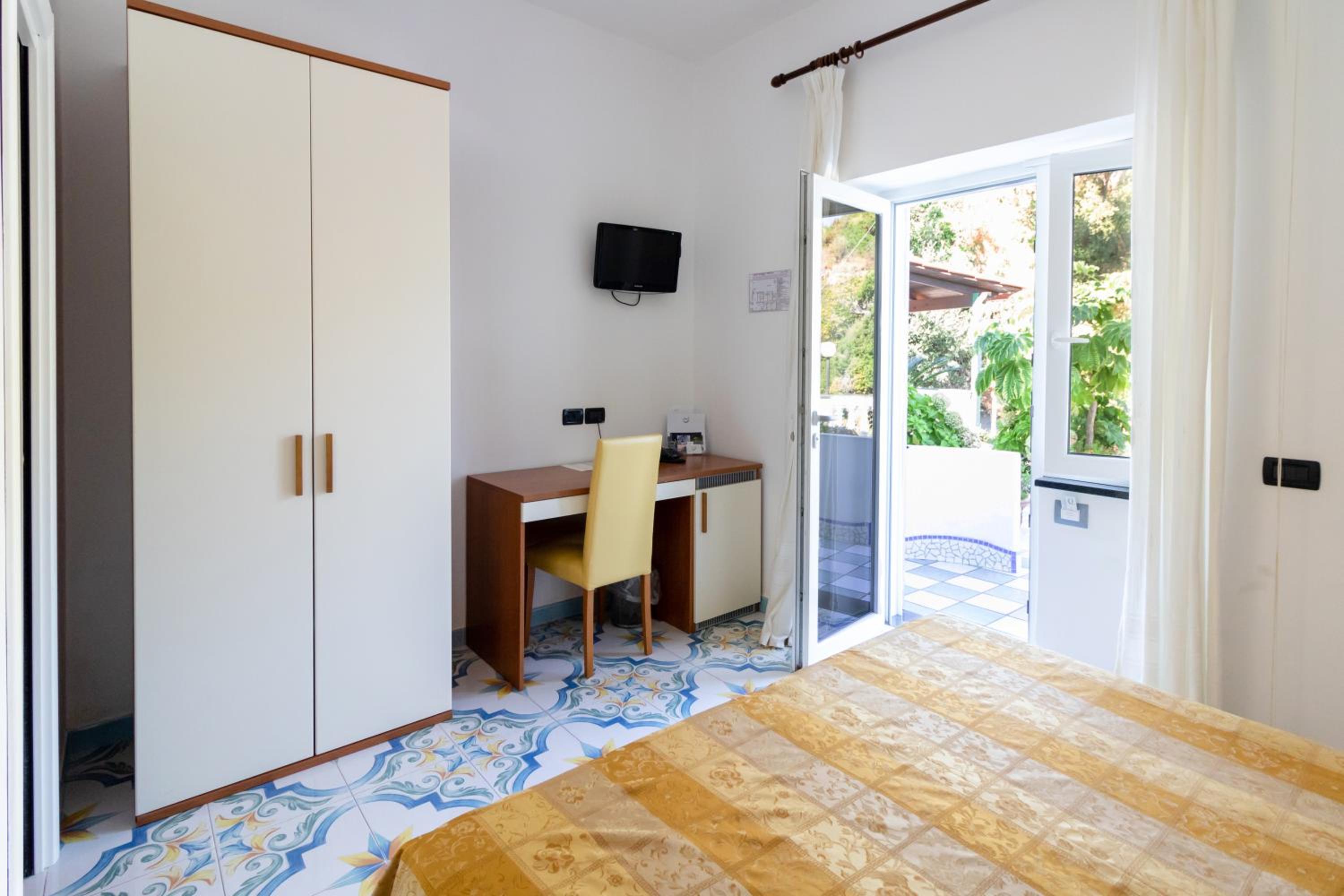 Economy Double Room - Photo 6