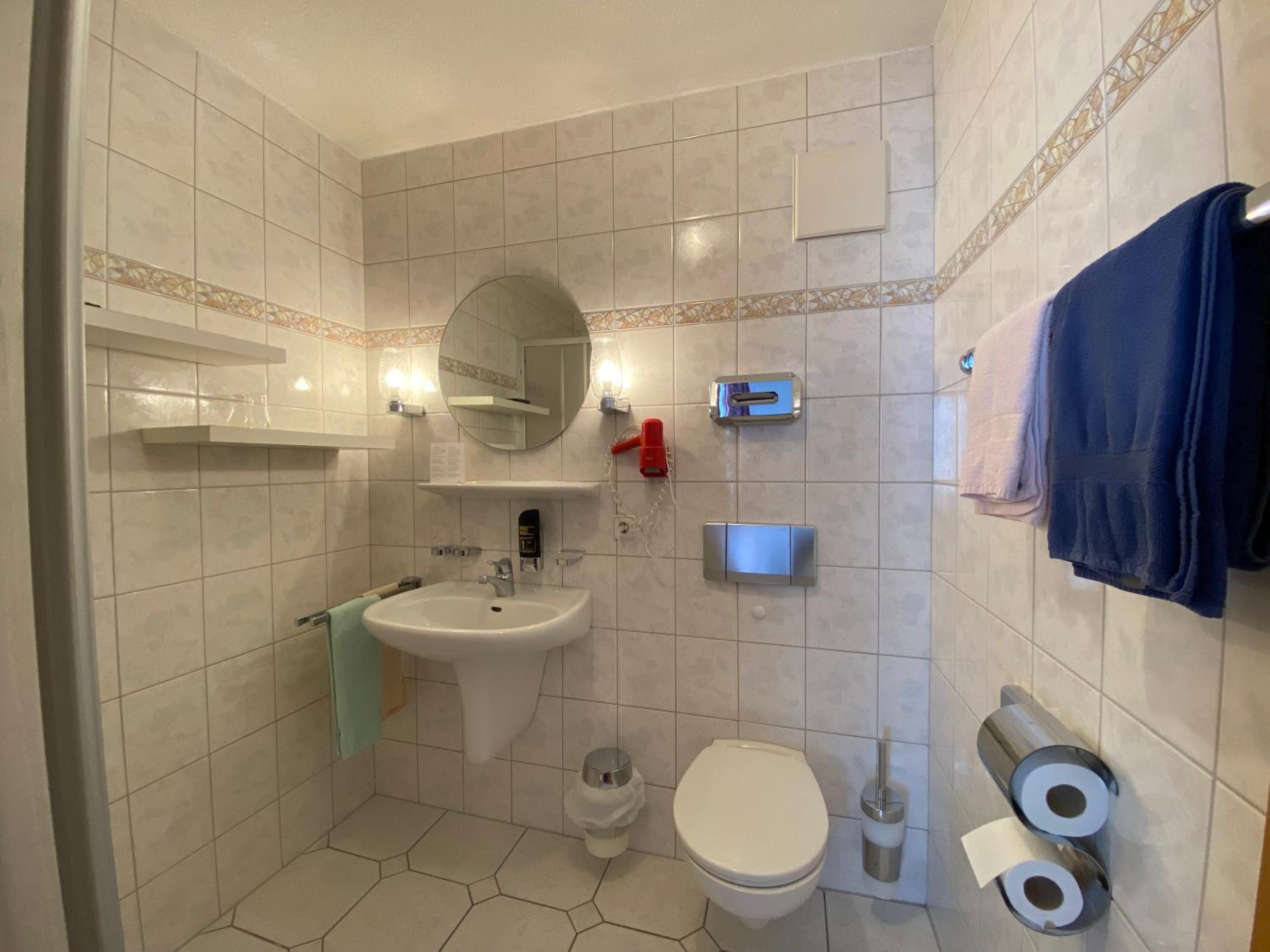 Double Room with Private Bathroom - Photo 3