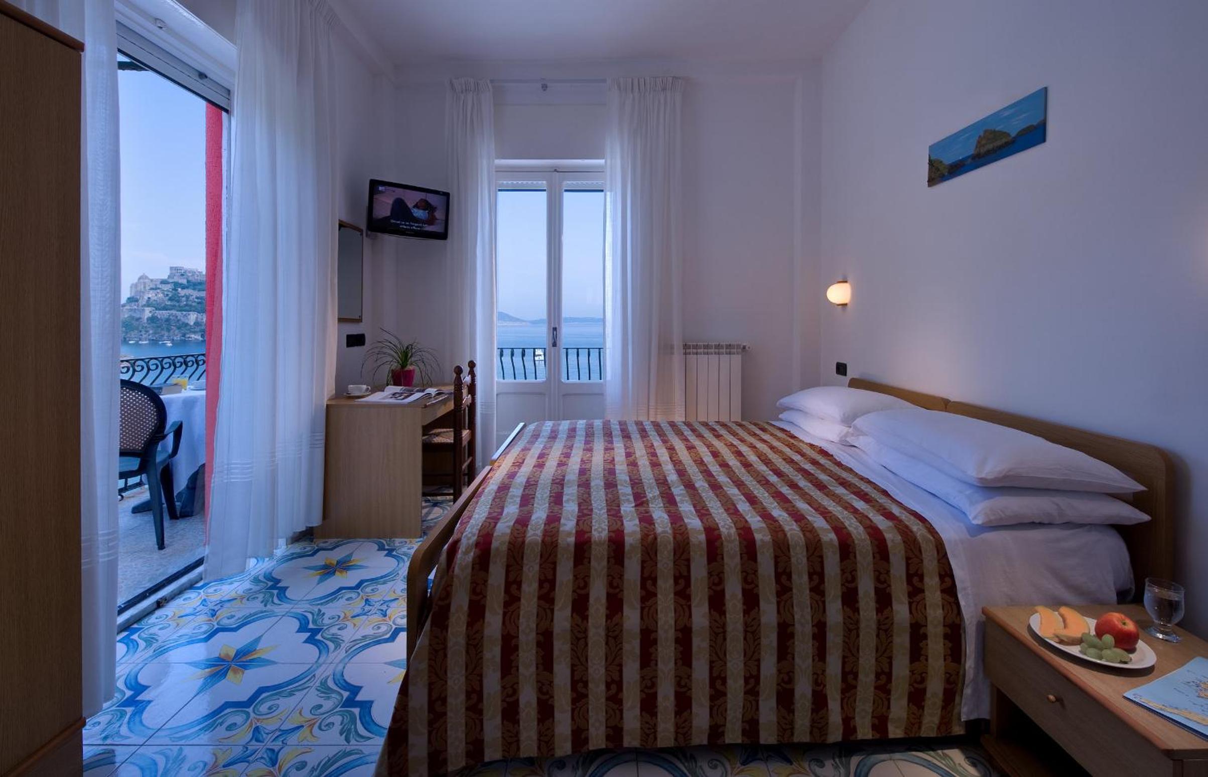 Superior Double Room with Sea View - Photo 17