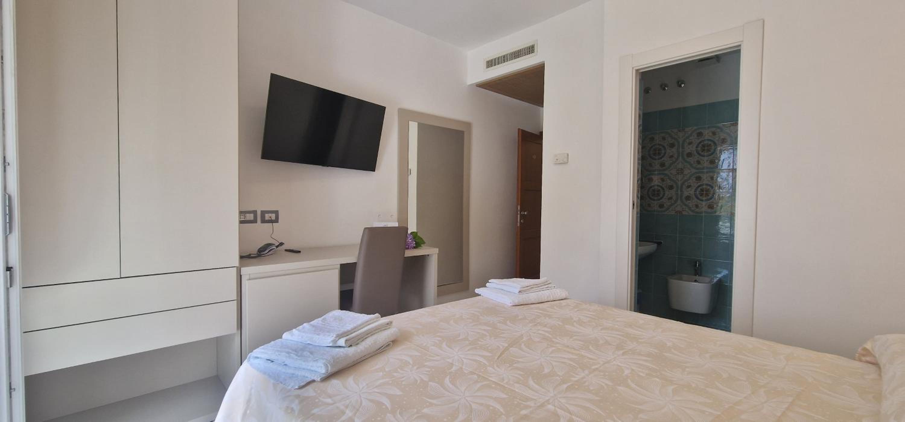 Superior Double Room with Sea View - Photo 18