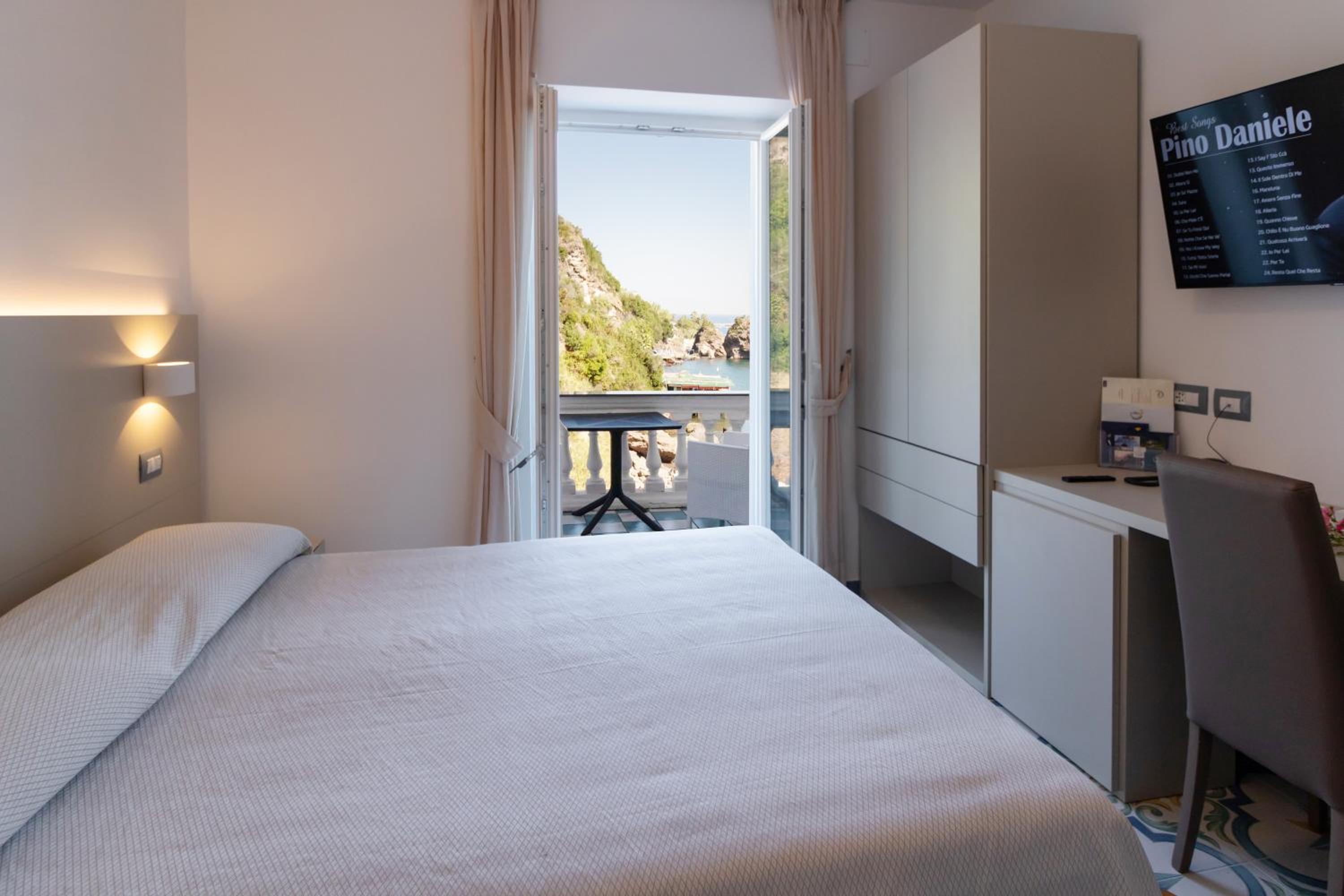 Superior Double Room with Sea View - Photo 22