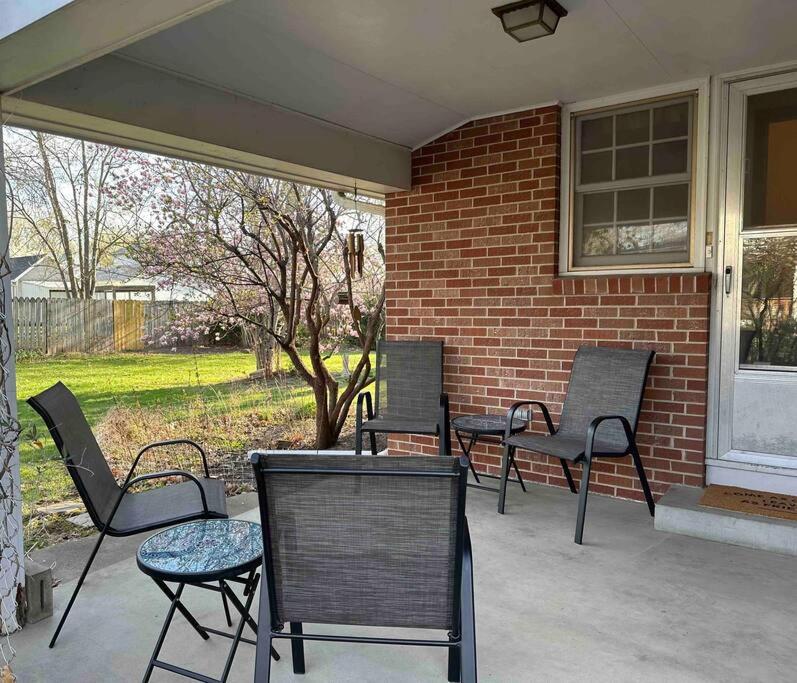 Three-Bedroom House photo 2