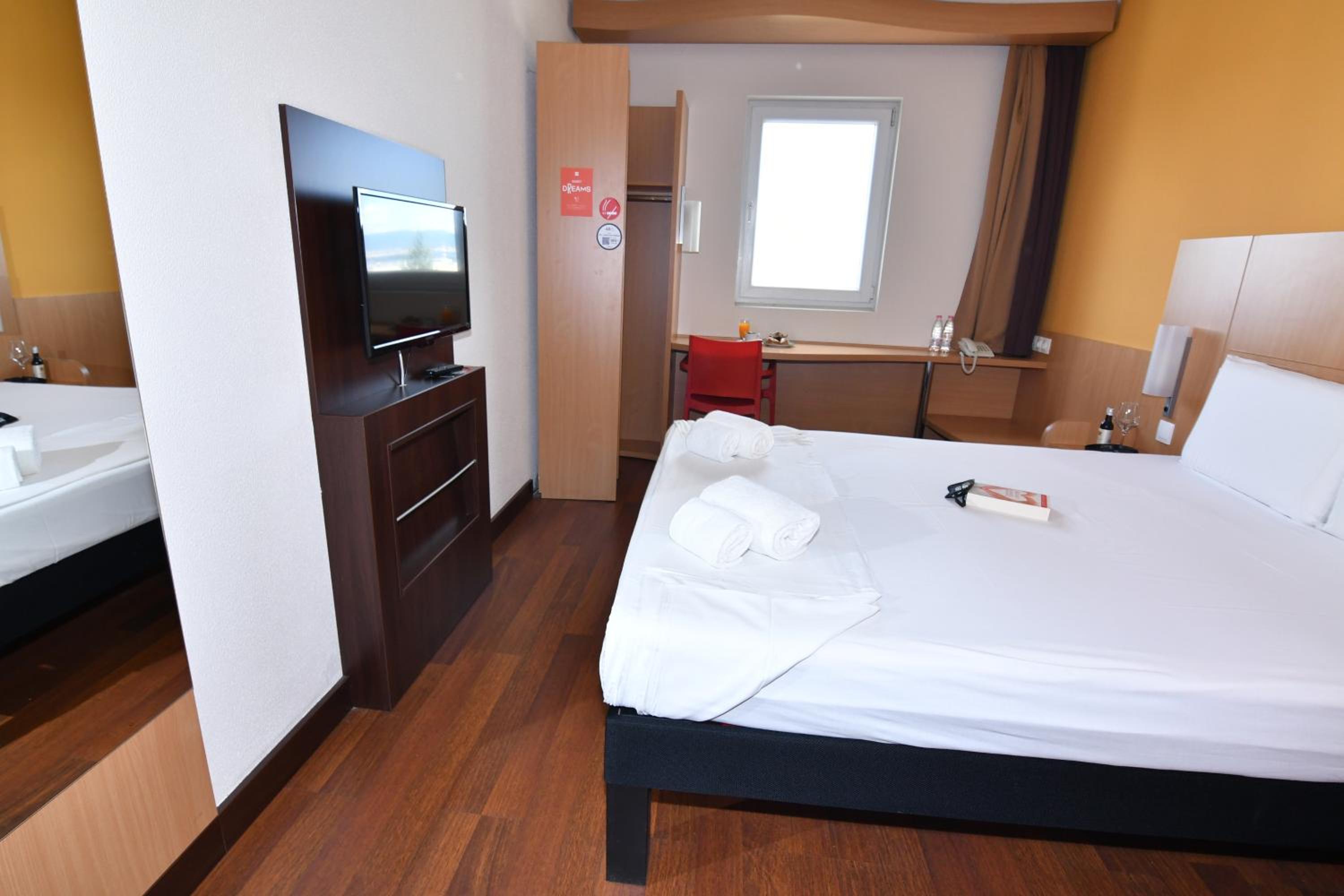 Standard Double Room photo 3