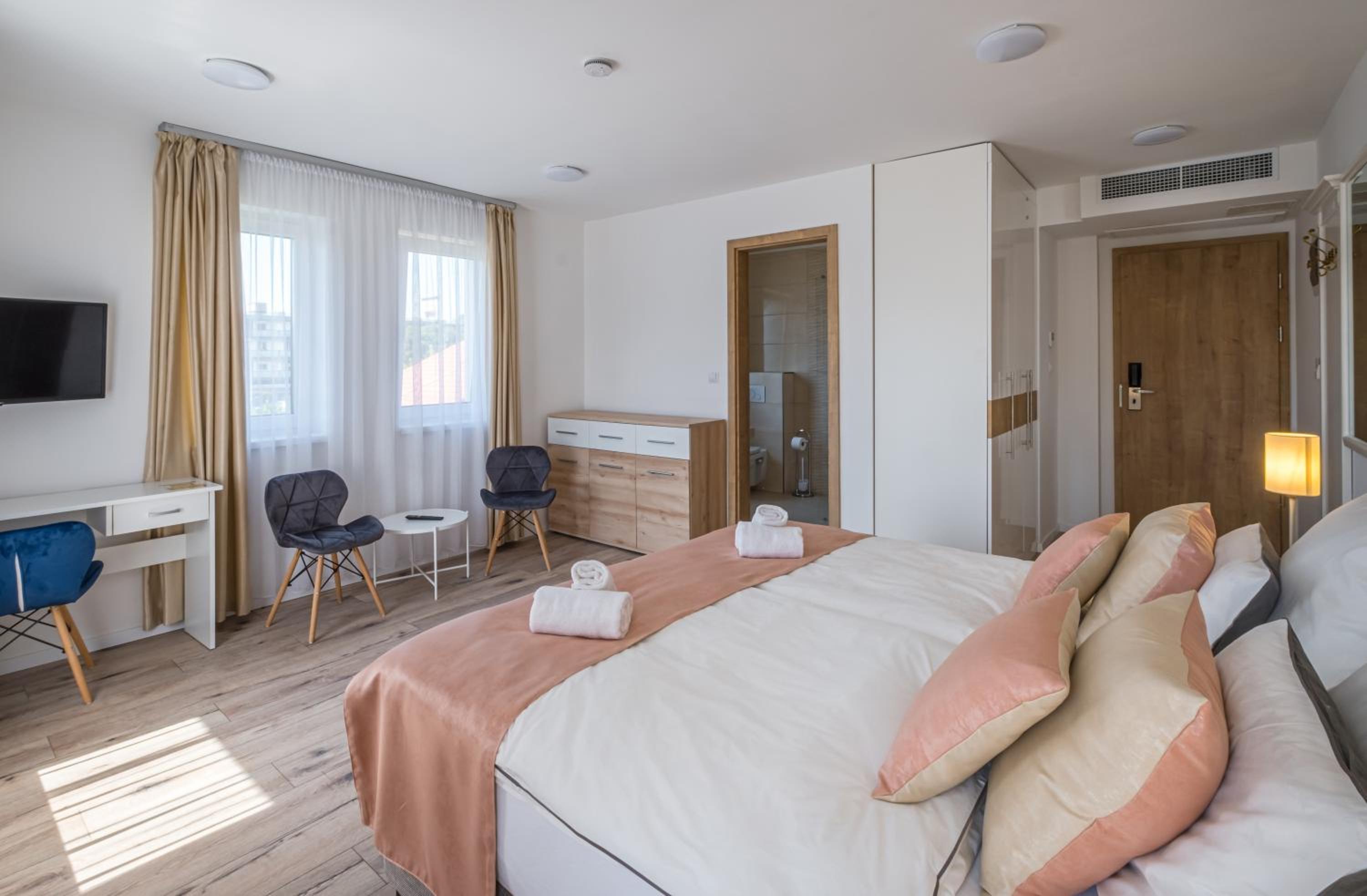 Superior Double or Twin Room photo 3