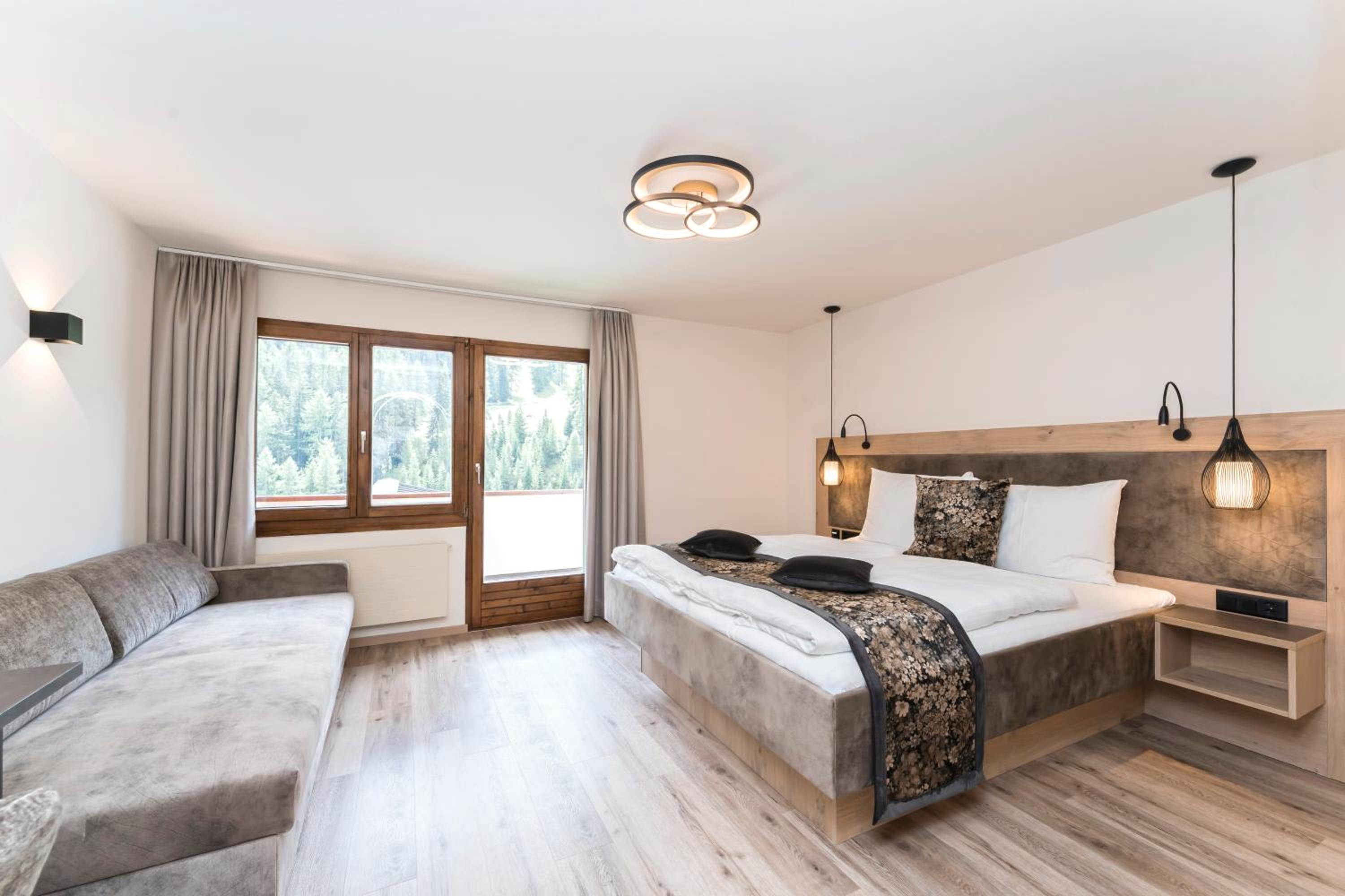 Double Room with Balcony - Photo 1