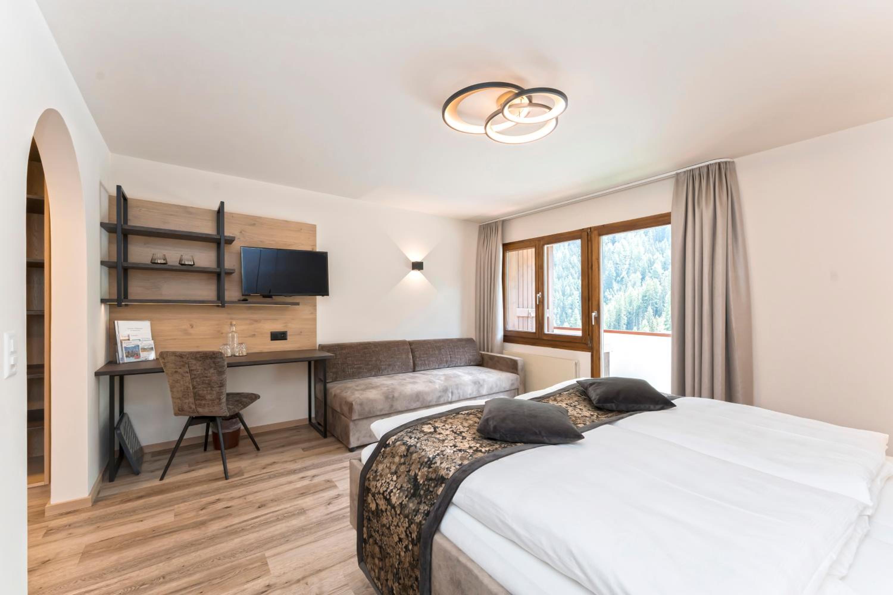 Double Room with Balcony - Photo 2