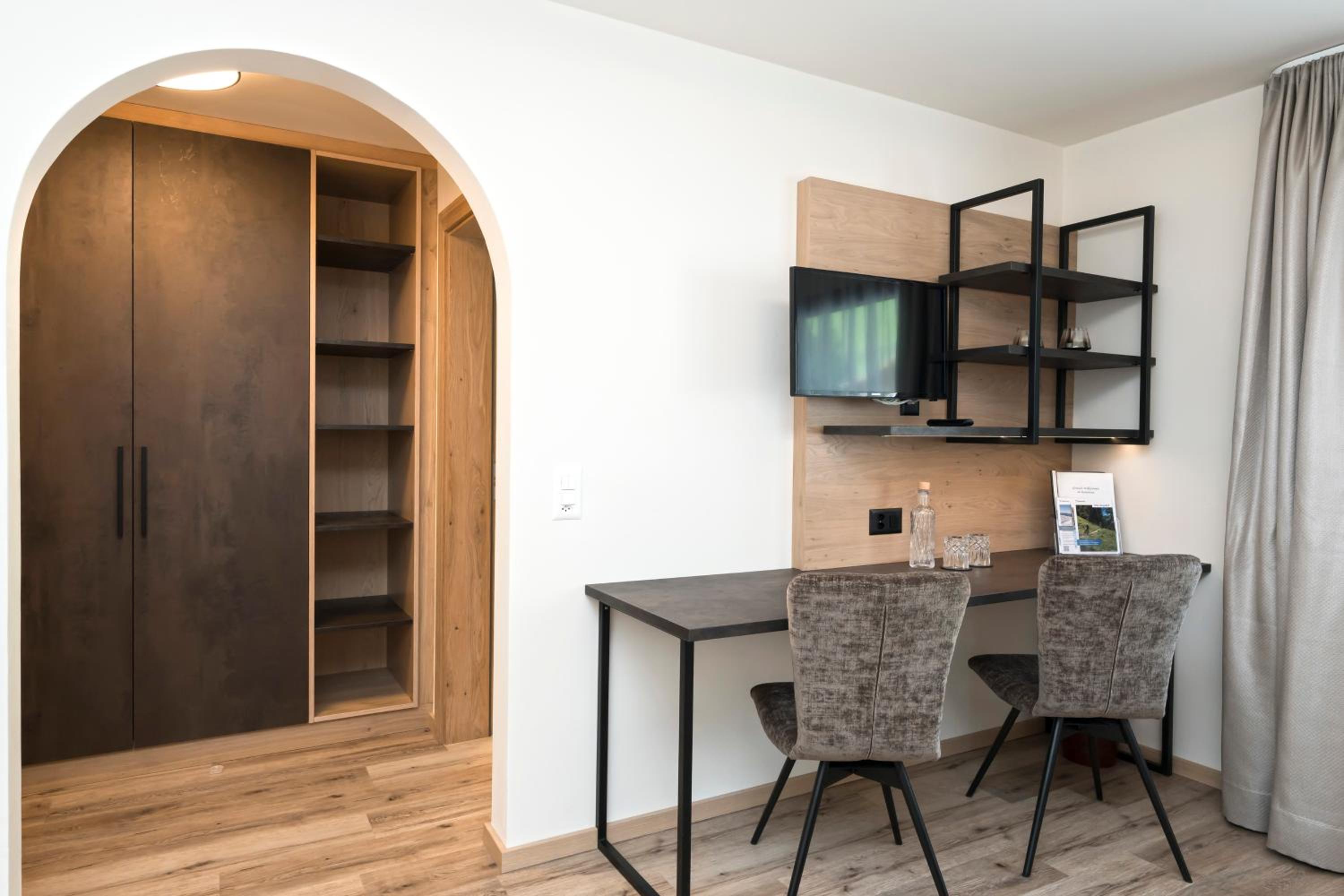 Double Room with Balcony - Photo 3