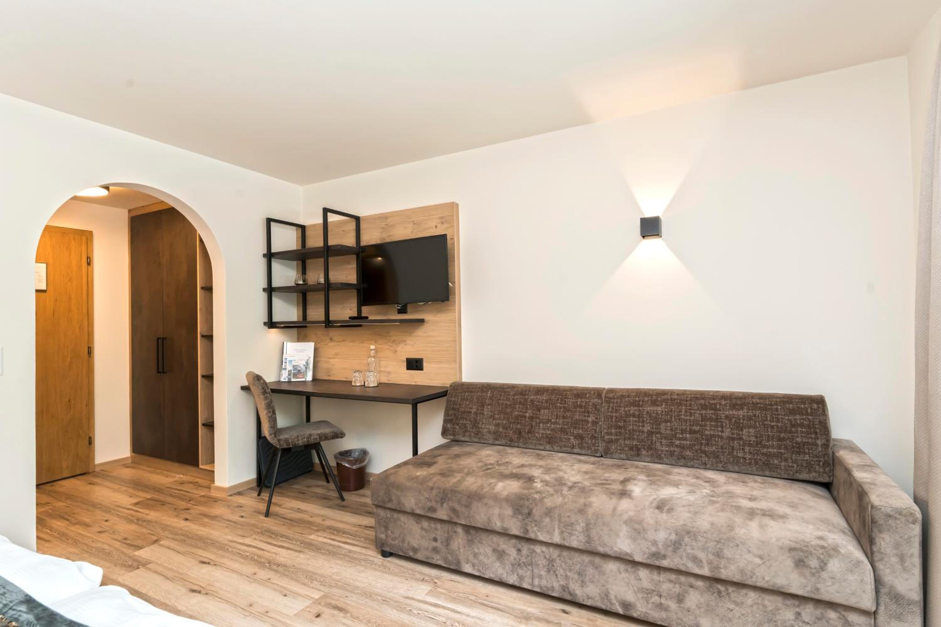 Double Room with Balcony - Photo 5
