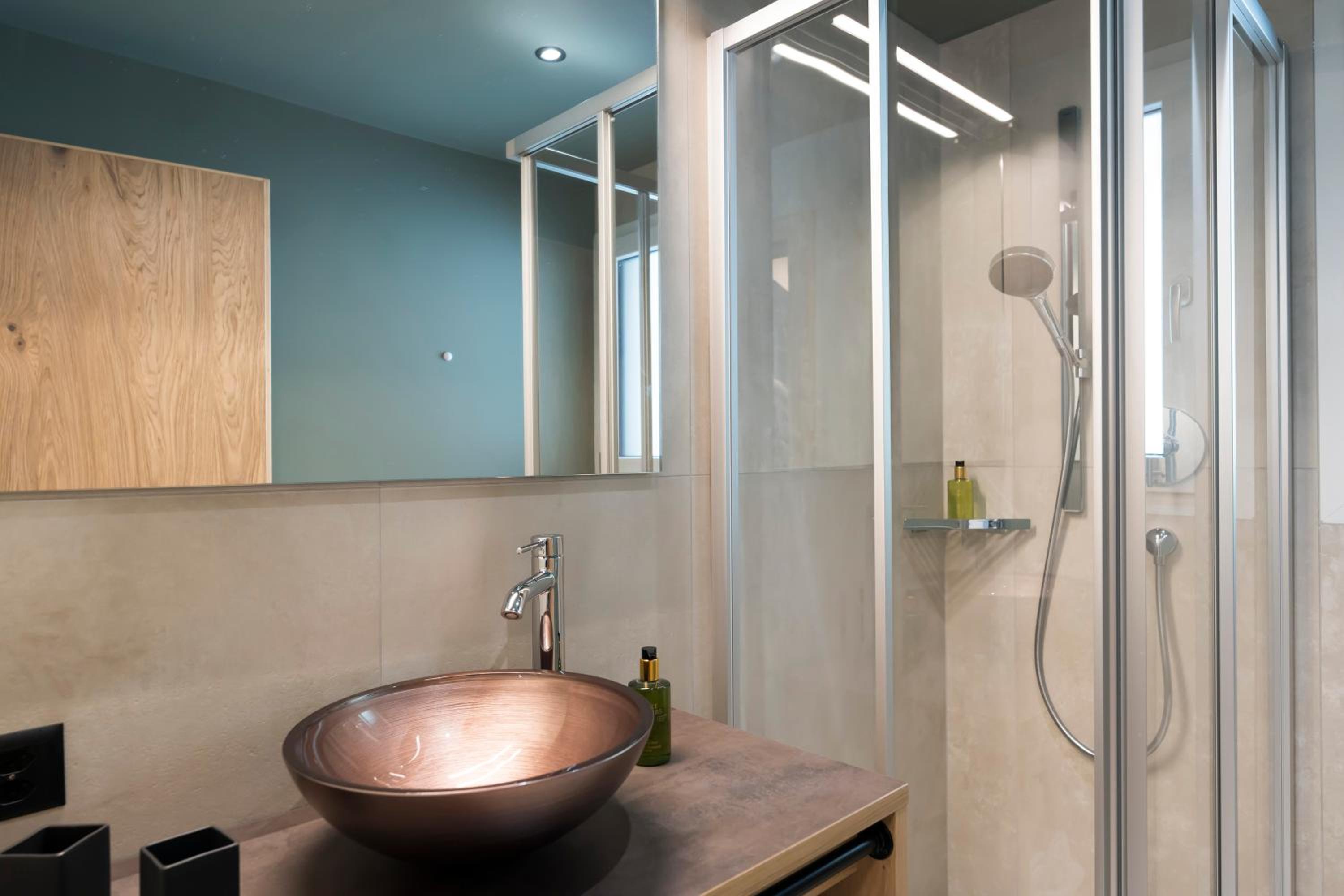 Double Room with Balcony - Photo 8