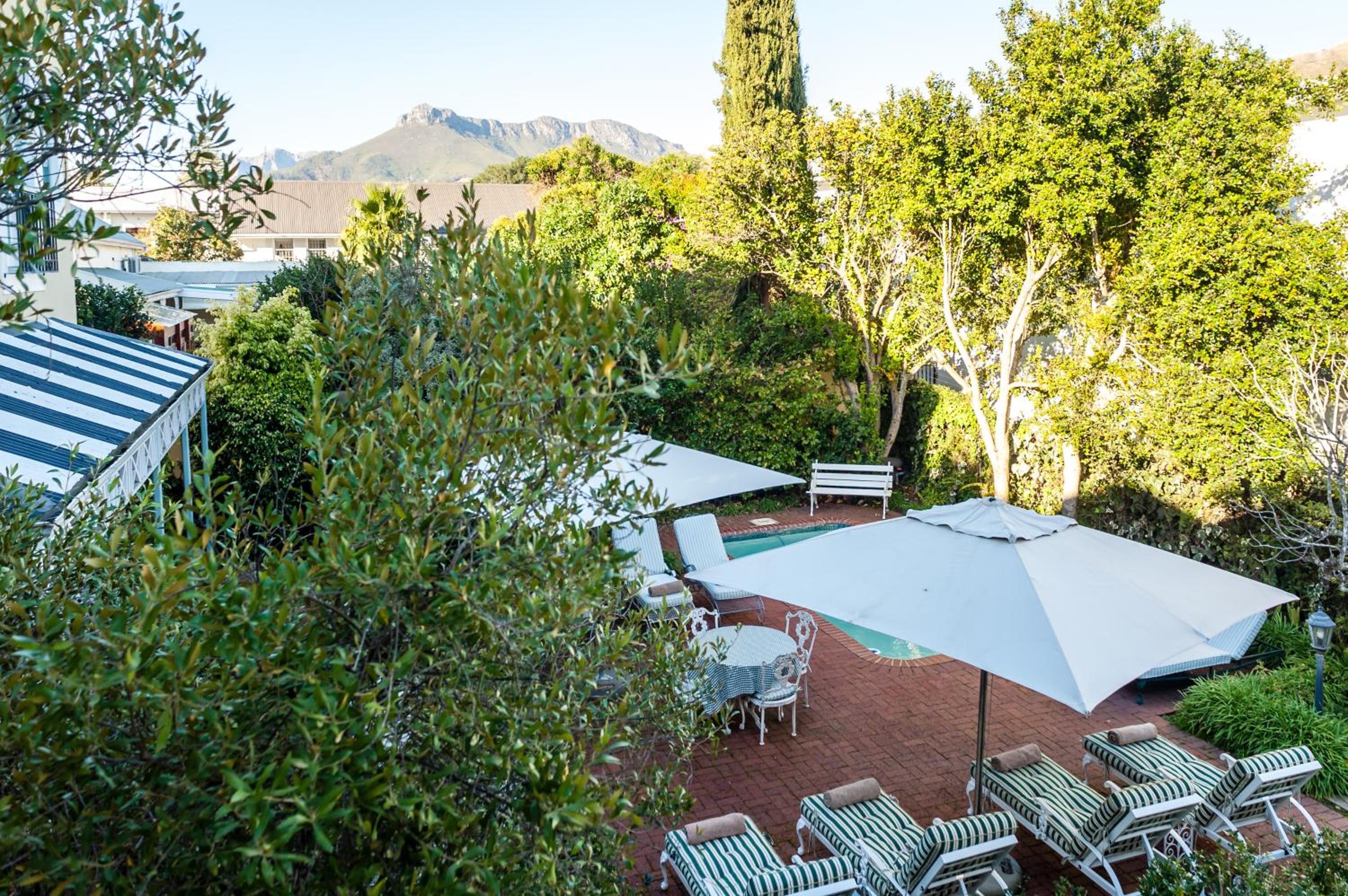 Deluxe Double or Twin Room with Balcony - Photo 17