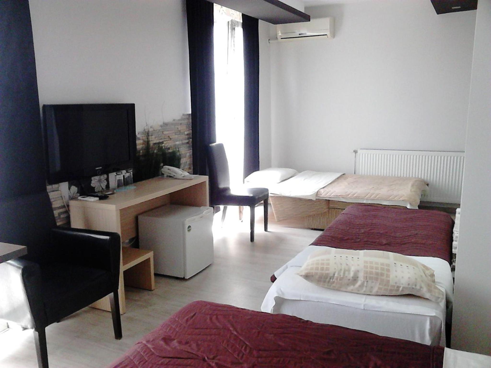 Quadruple Room - Photo 9