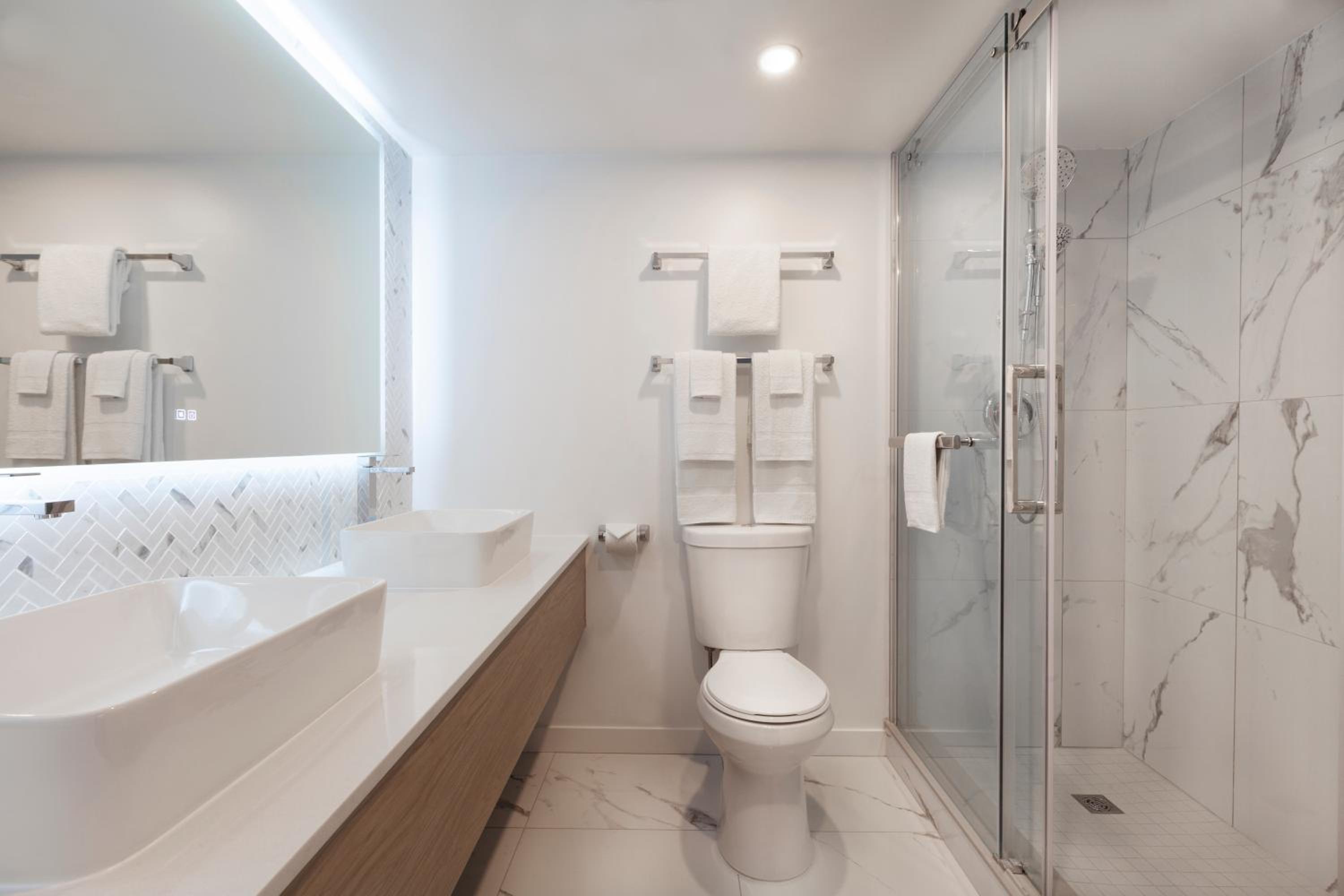 Executive King Suite - Non-Smoking - Photo 6