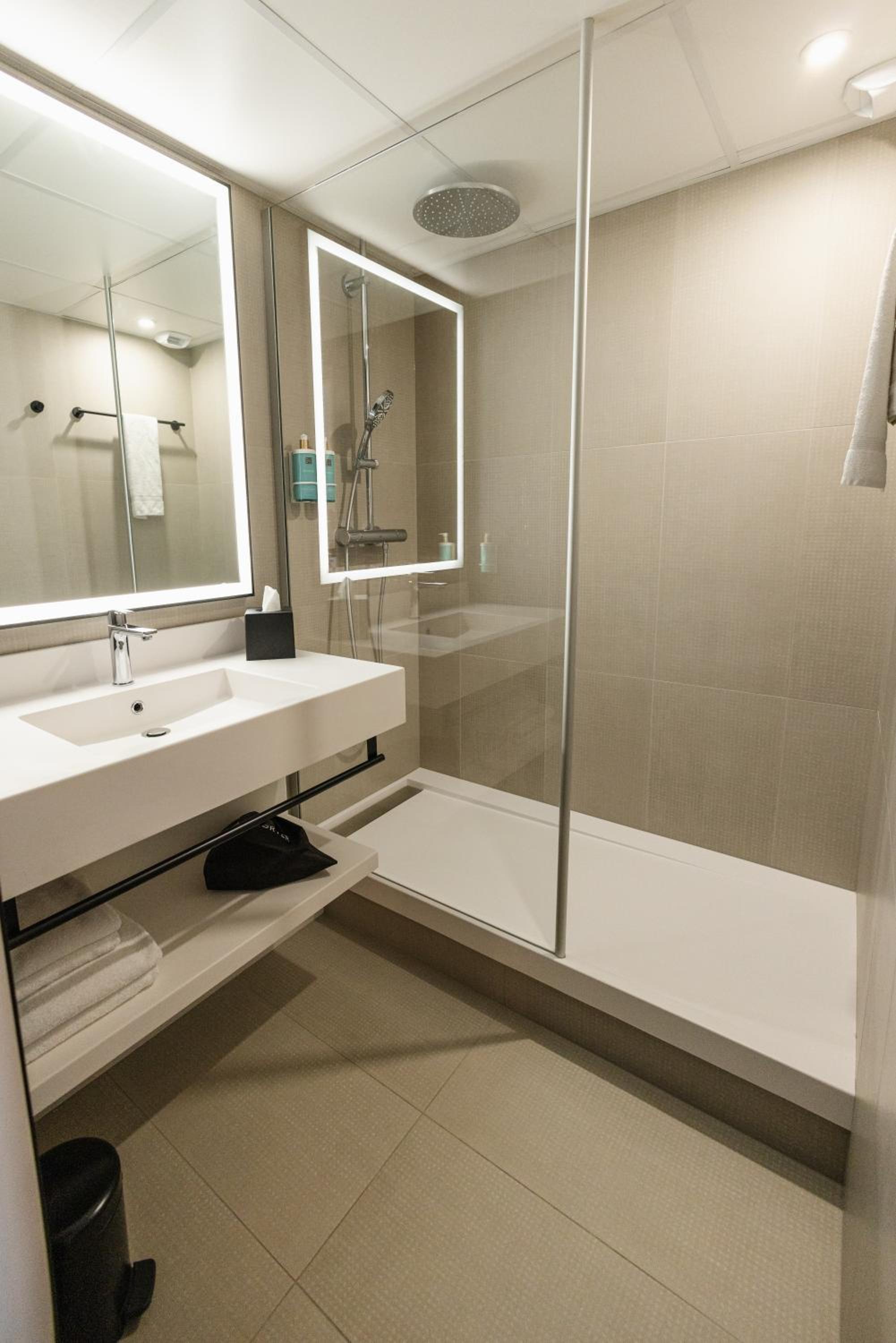 2 Double Rooms next to each other photo 2