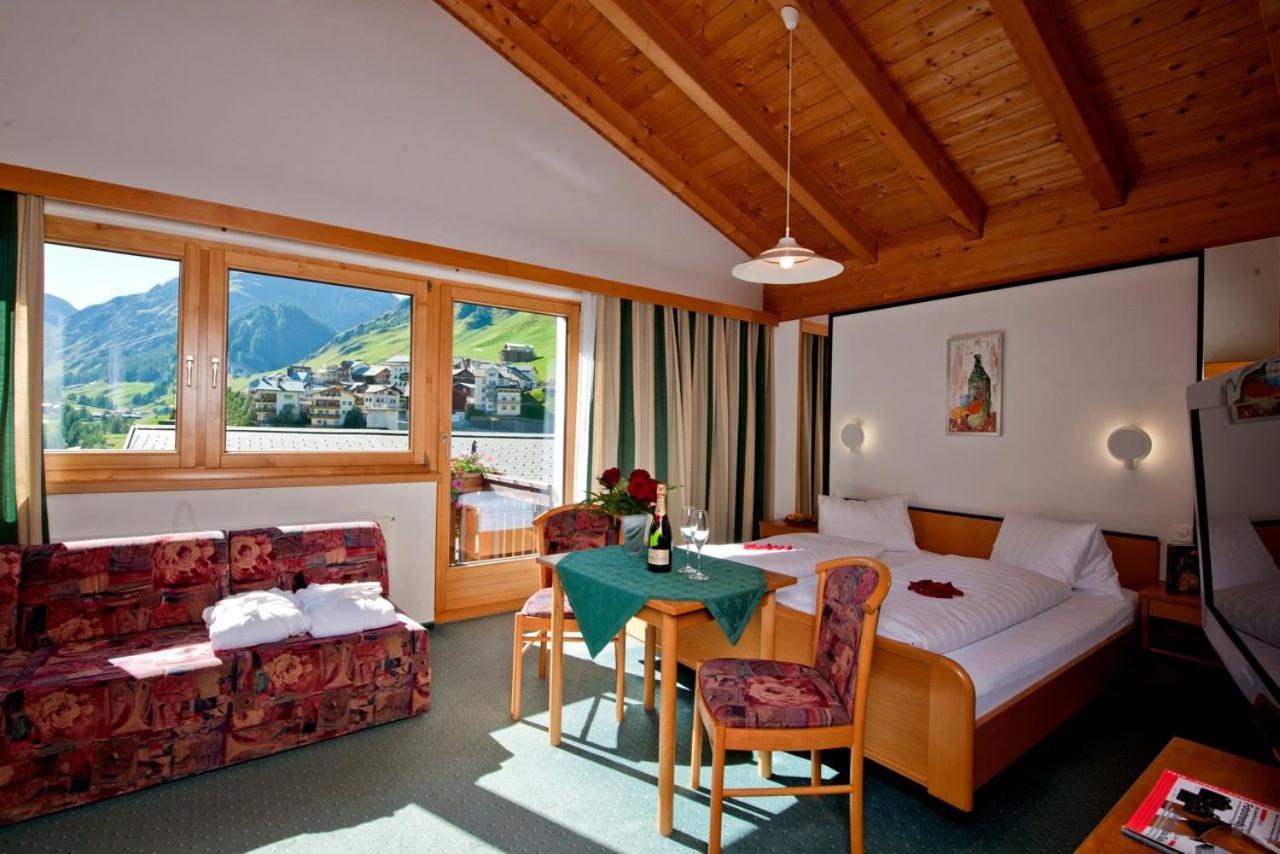 Double Room with Balcony - Photo 15