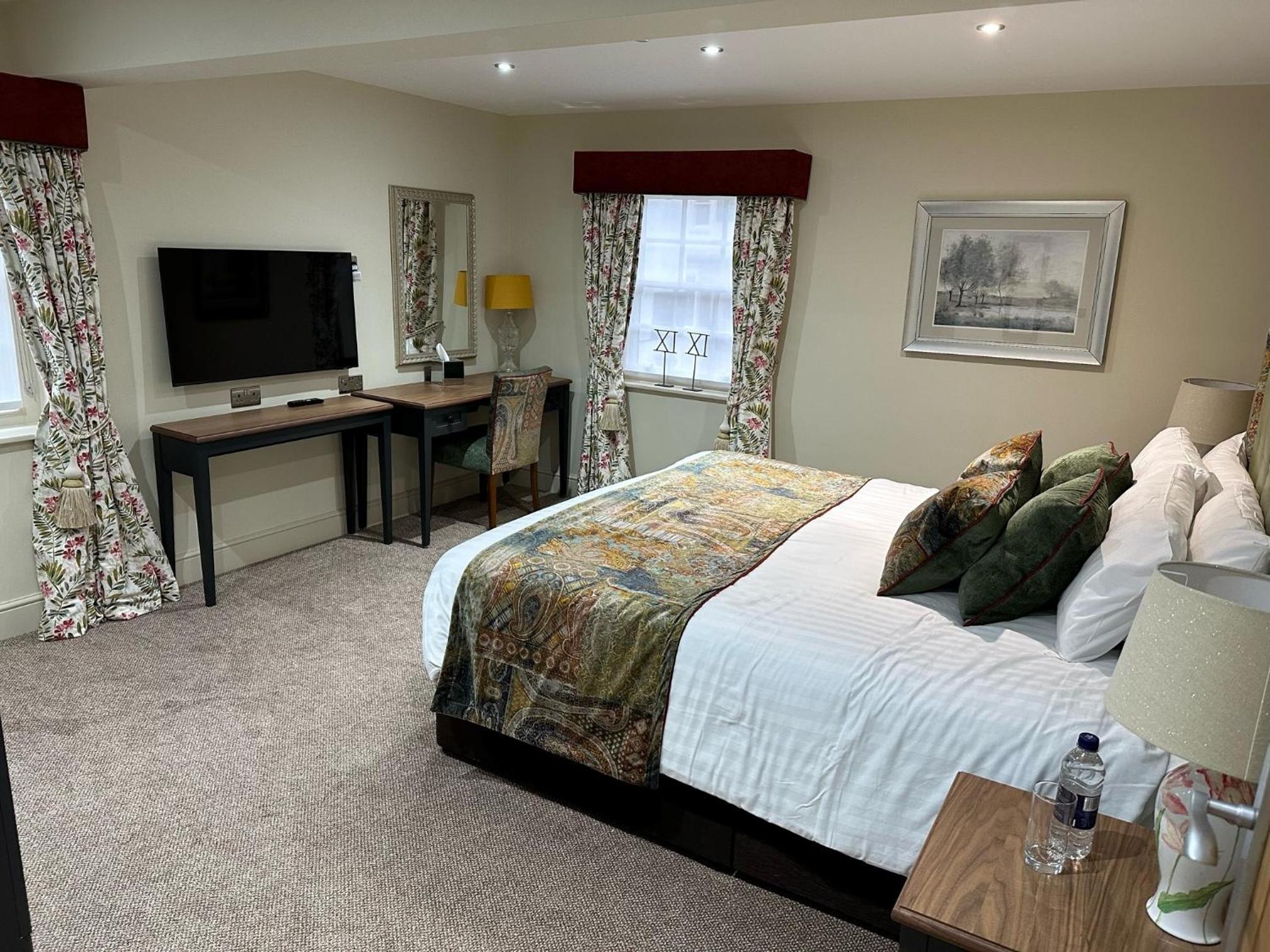 One-Bedroom Suite - Annex photo 1