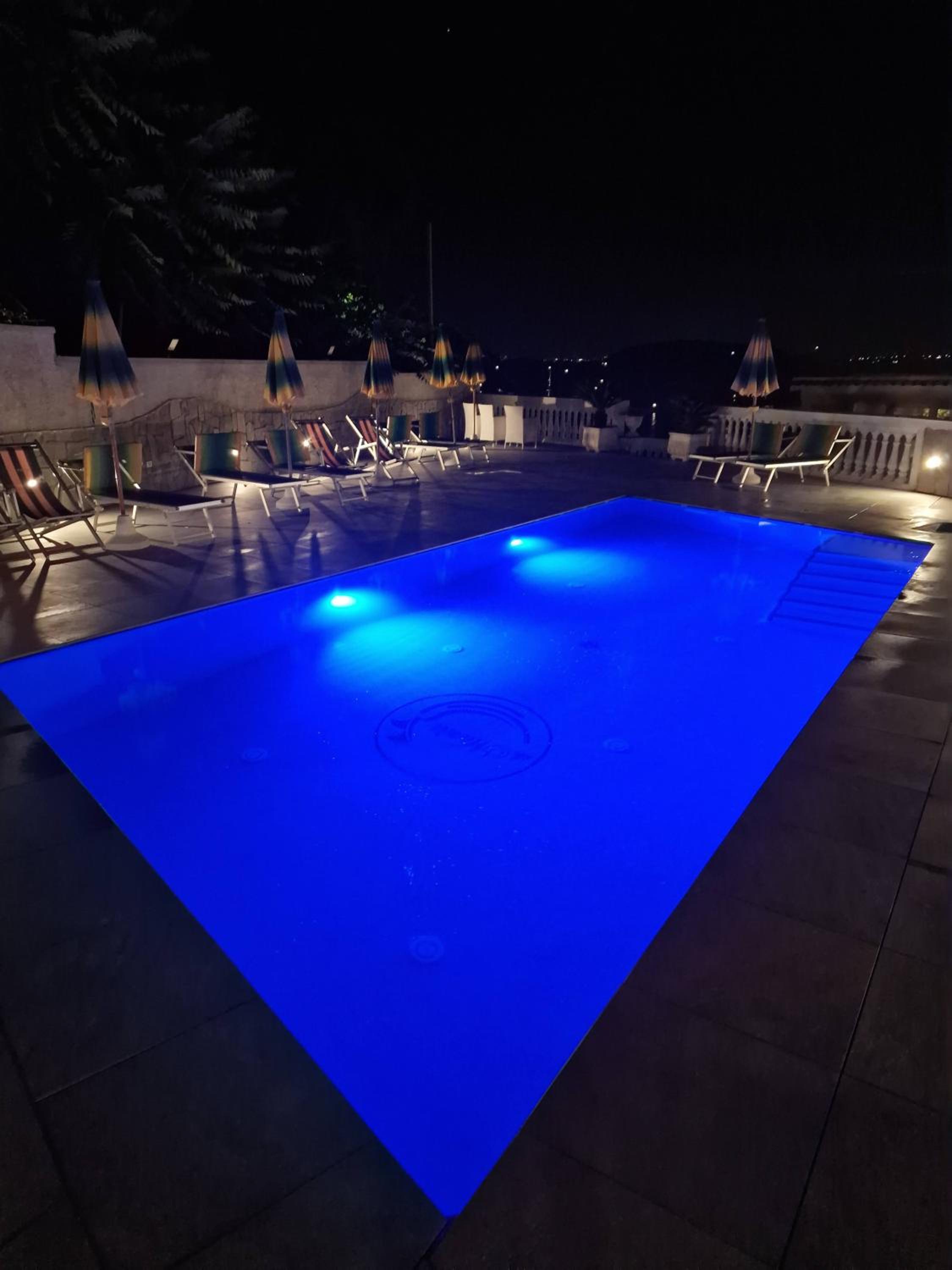 Double or Twin Room with Sea View - Photo 4