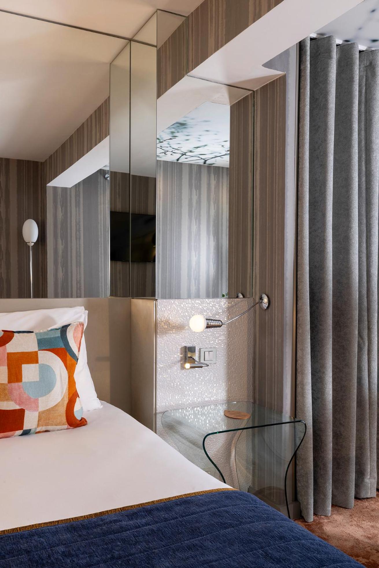 Deluxe Double Room with Balcony photo 3