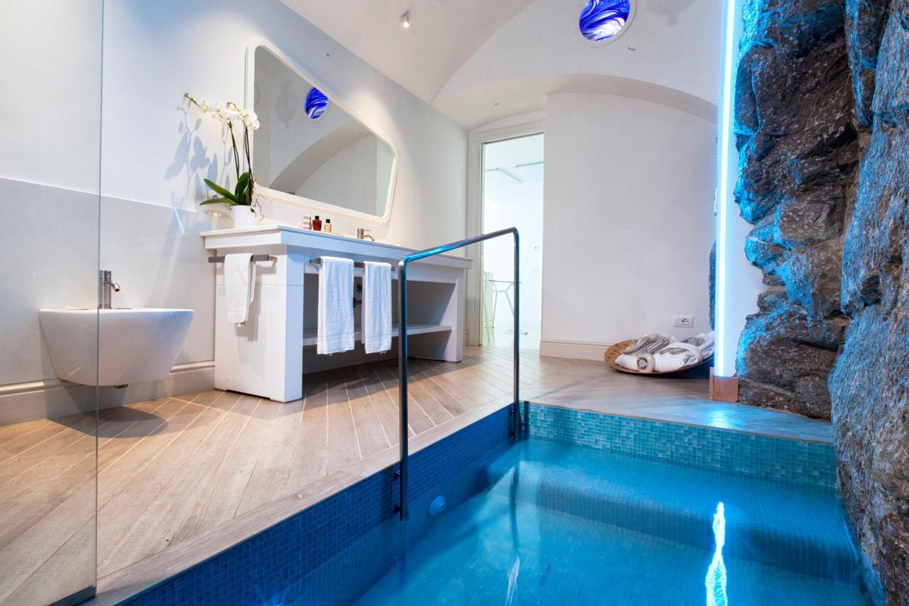 Deluxe Junior Suite with Terrace and Sea View - Photo 4