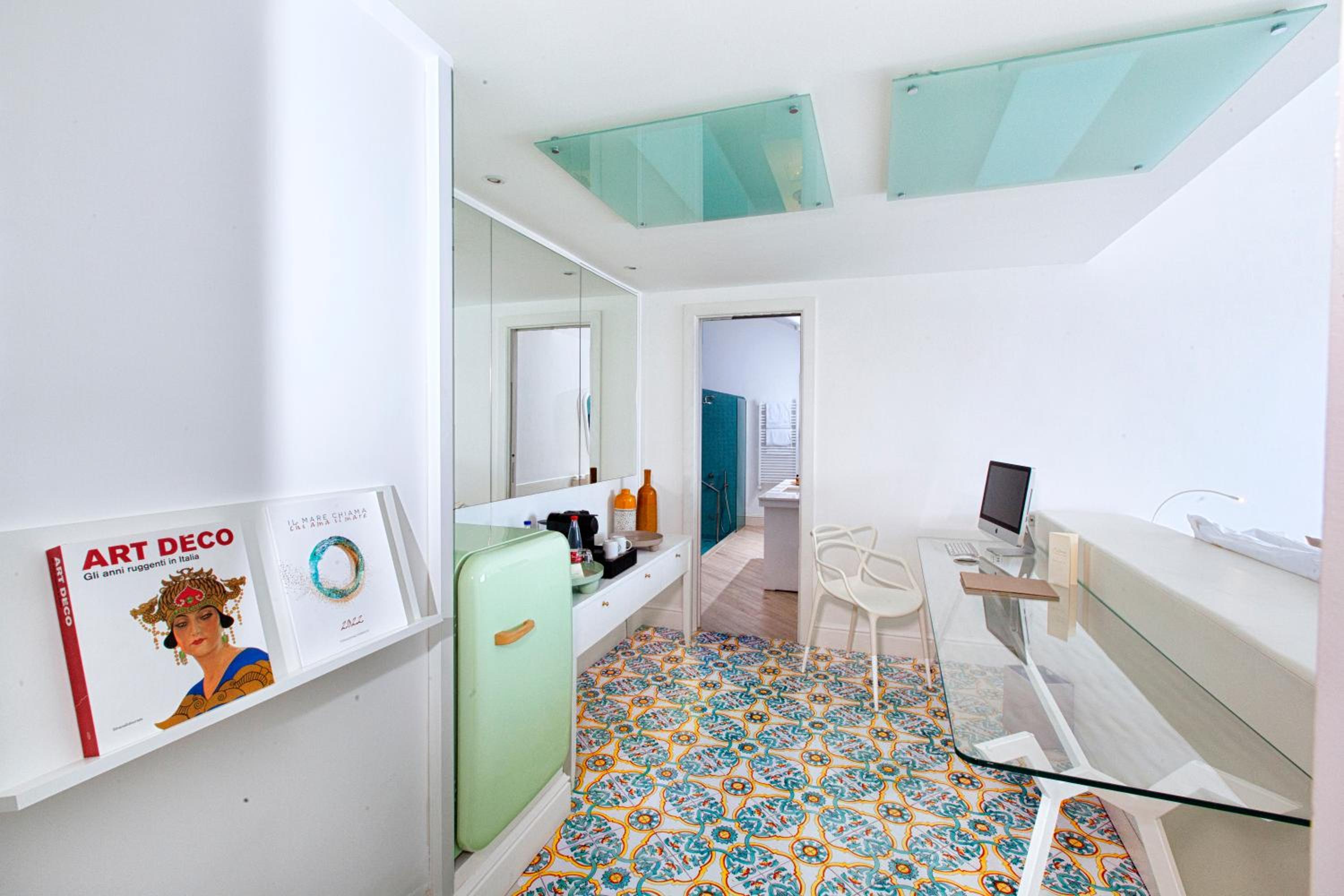 Deluxe Junior Suite with Terrace and Sea View - Photo 6