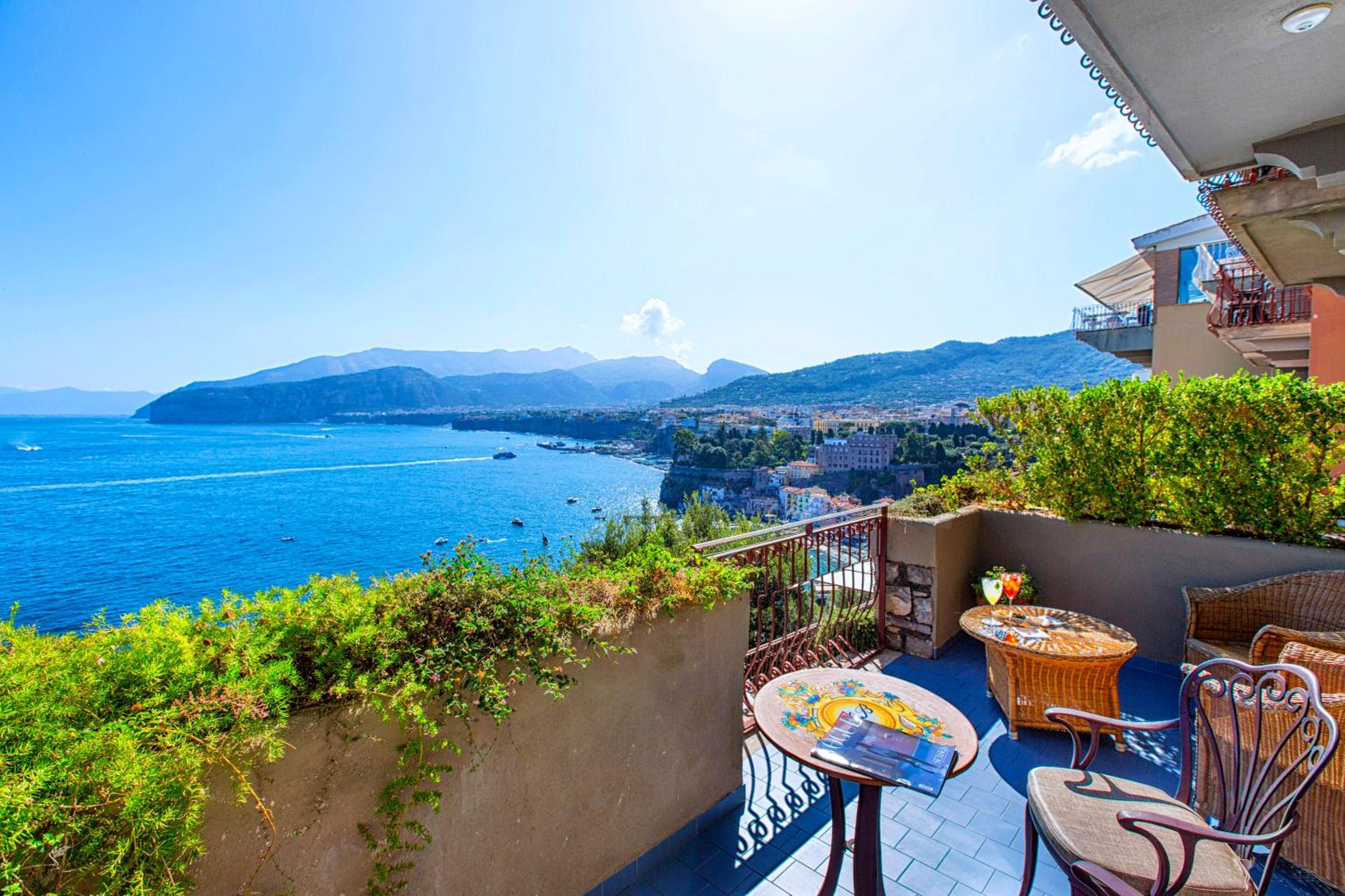 Deluxe Junior Suite with Terrace and Sea View - Photo 7