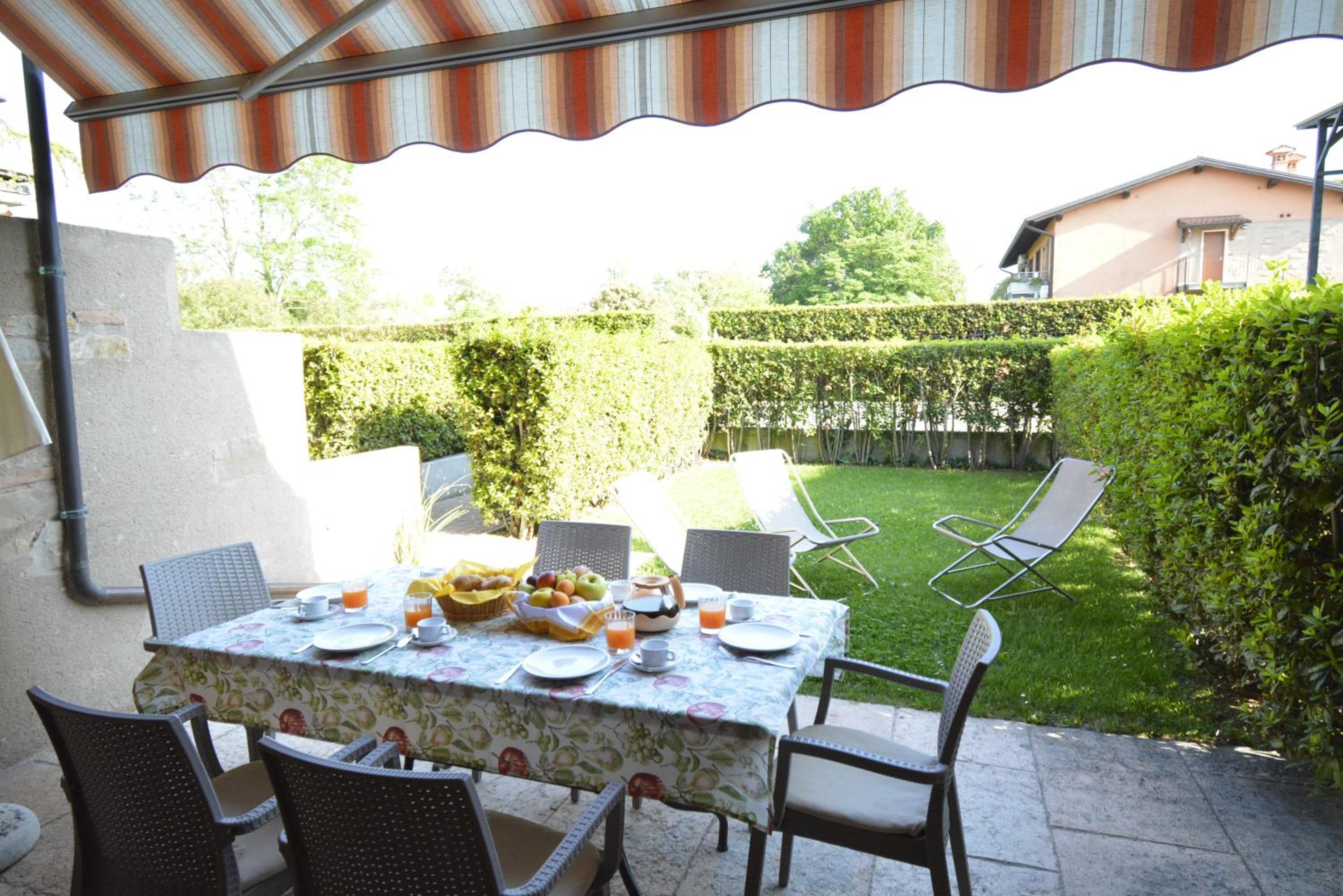 Apartment with Pool View and Patio photo 2
