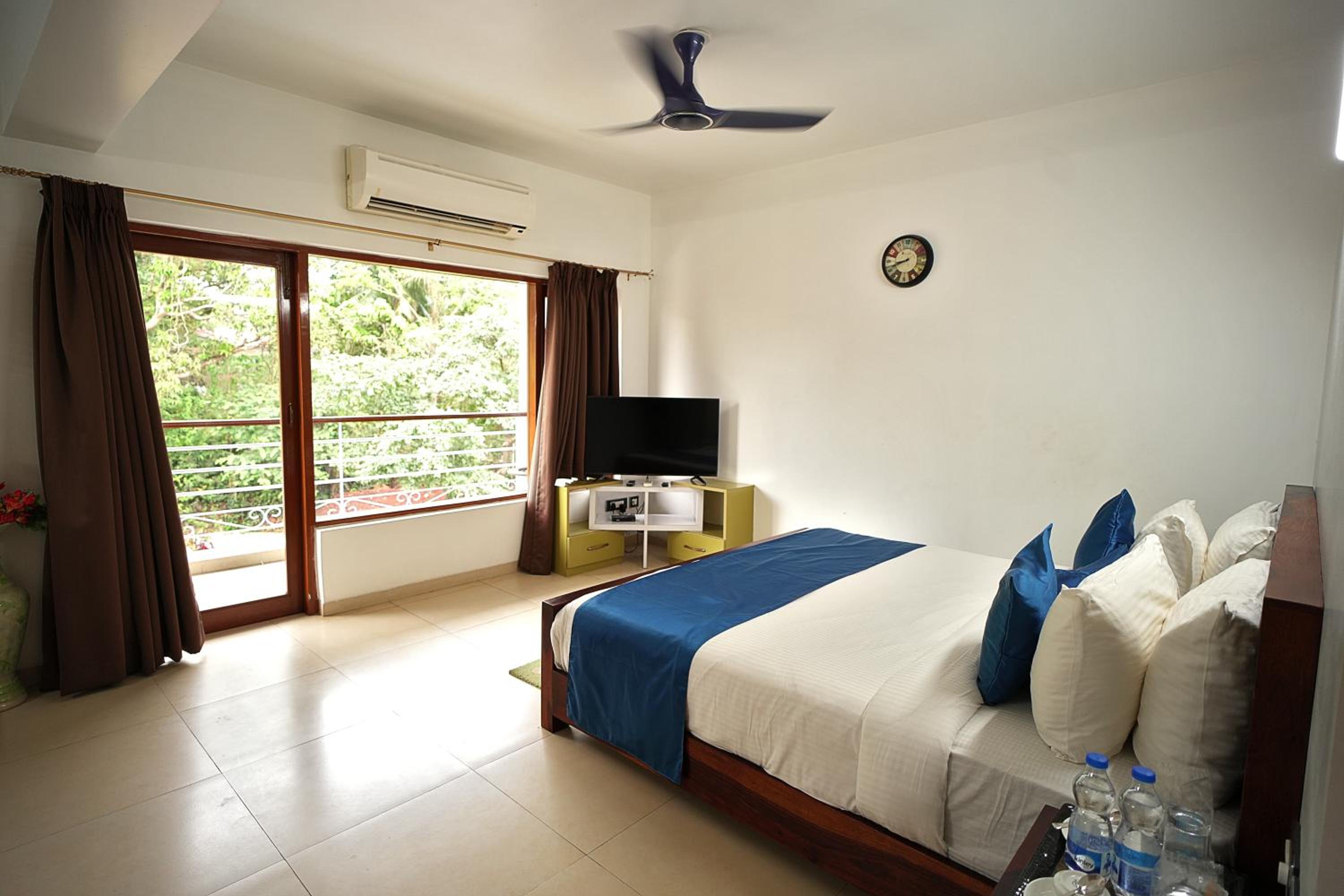 Deluxe King Room photo 1